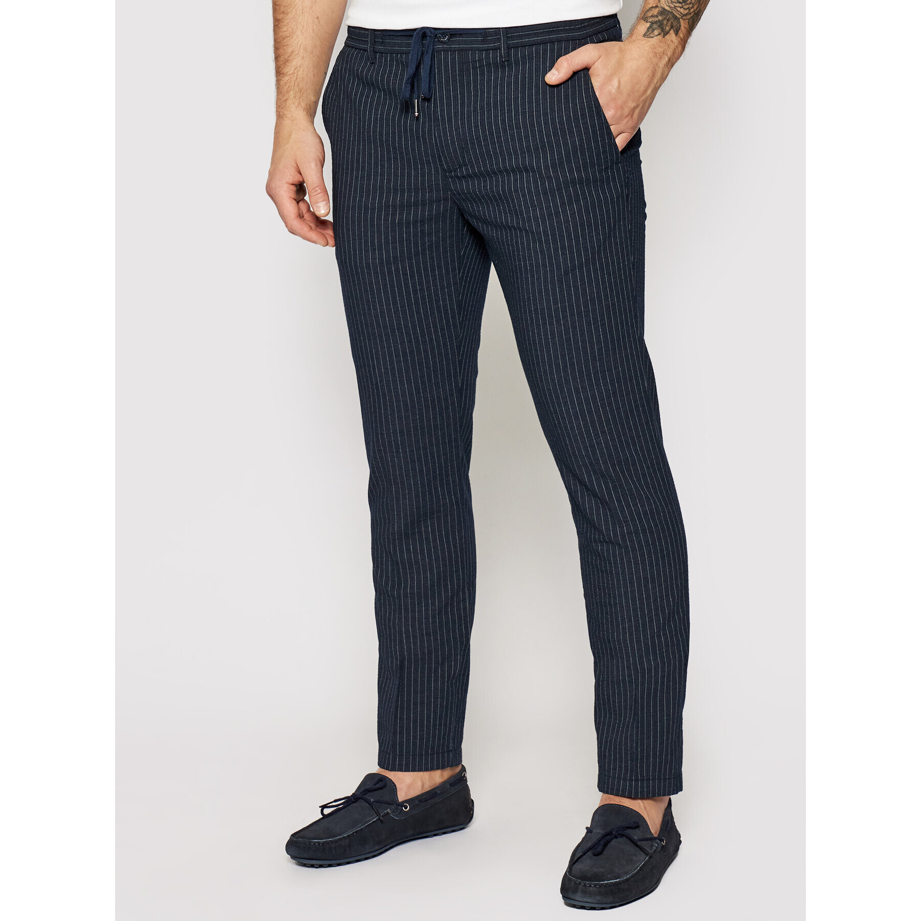 Tommy Hilfiger Kalhoty z materiálu Bleecker Stripe Seer MW0MW17923 Tmavomodrá Slim Fit - Pepit.cz