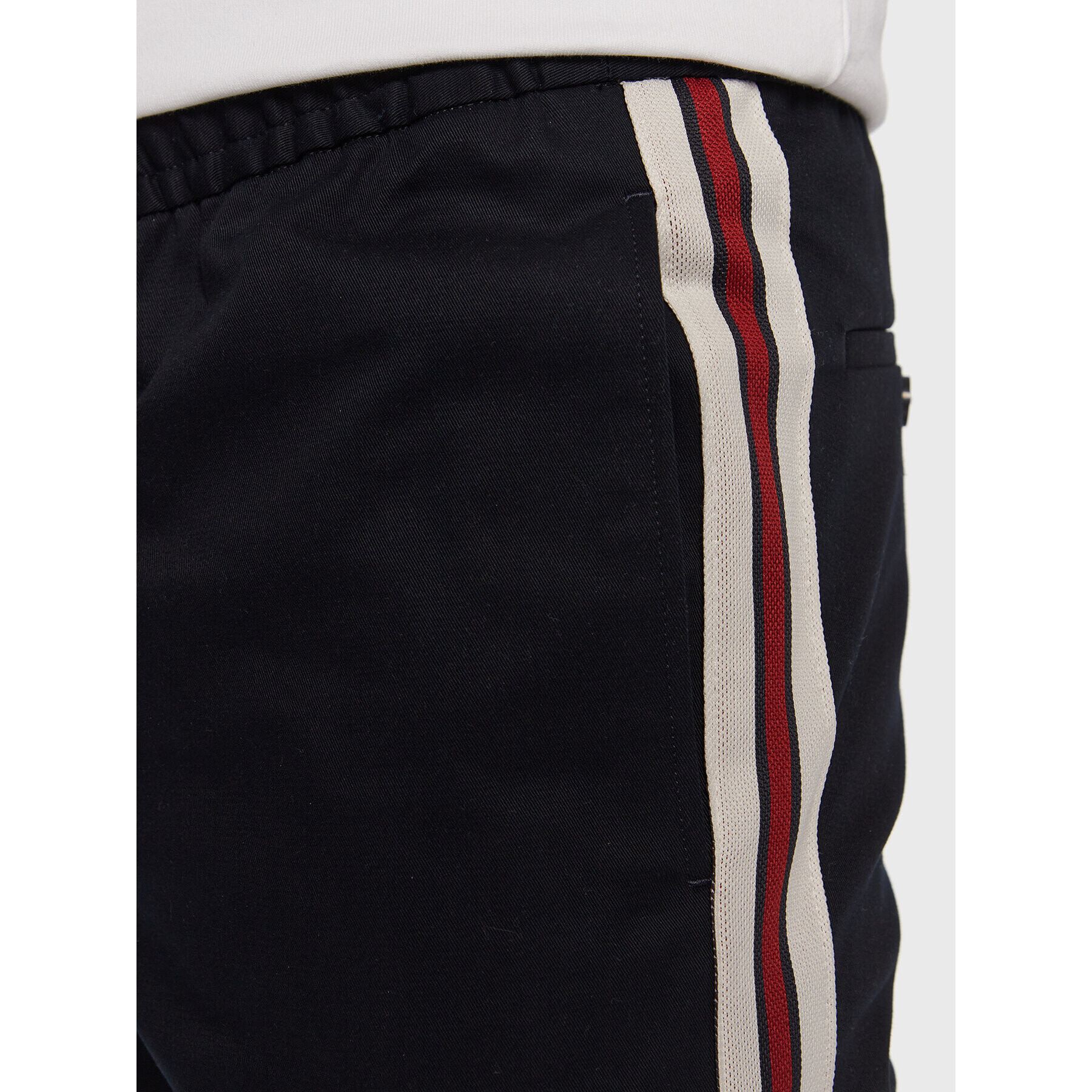 Tommy Hilfiger Kalhoty z materiálu Chelsea Pull On Side Tape MW0MW29098 Tmavomodrá Relaxed Fit - Pepit.cz