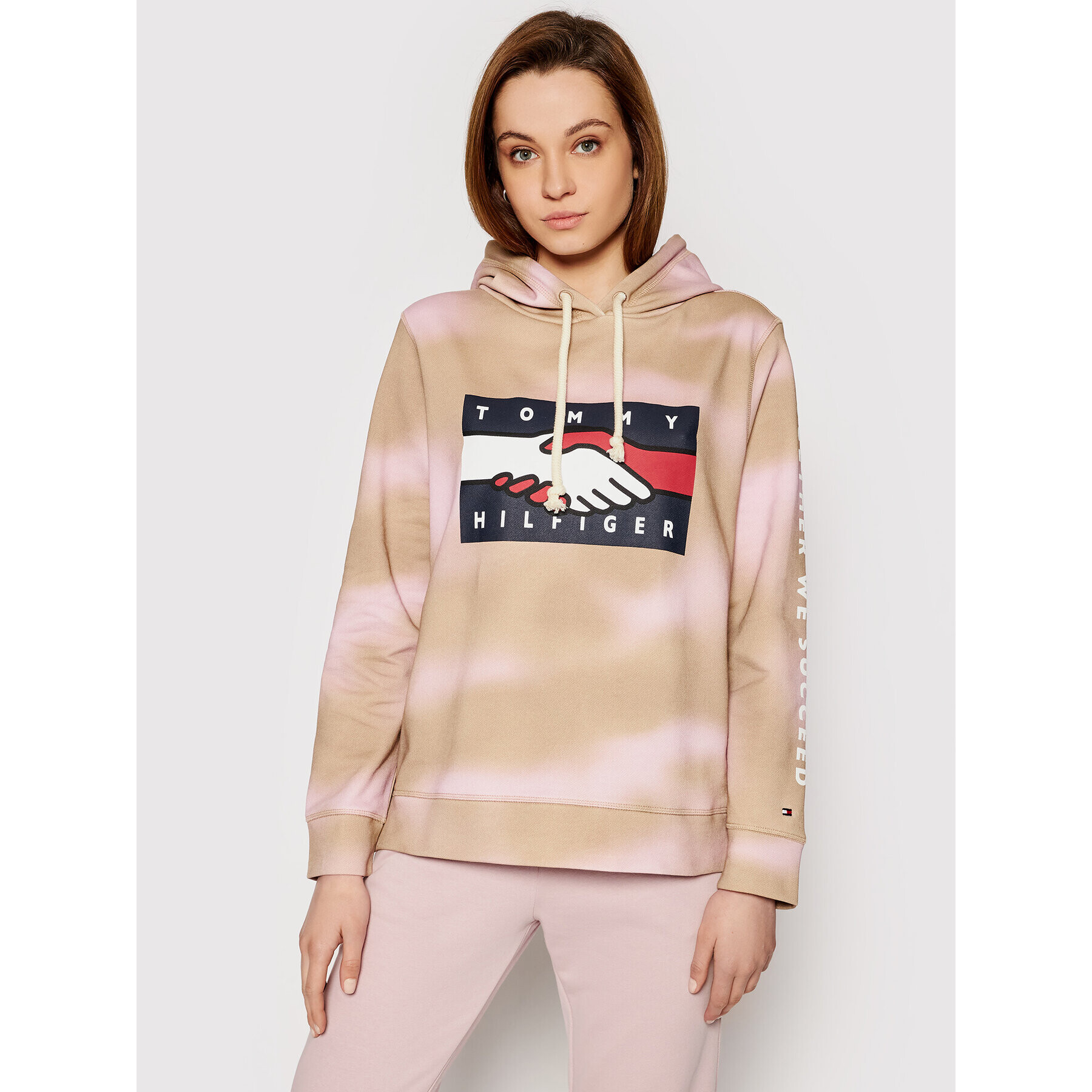 Tommy Hilfiger Mikina Abo Earth Day WW0WW32330 Zlatá Regular Fit - Pepit.cz