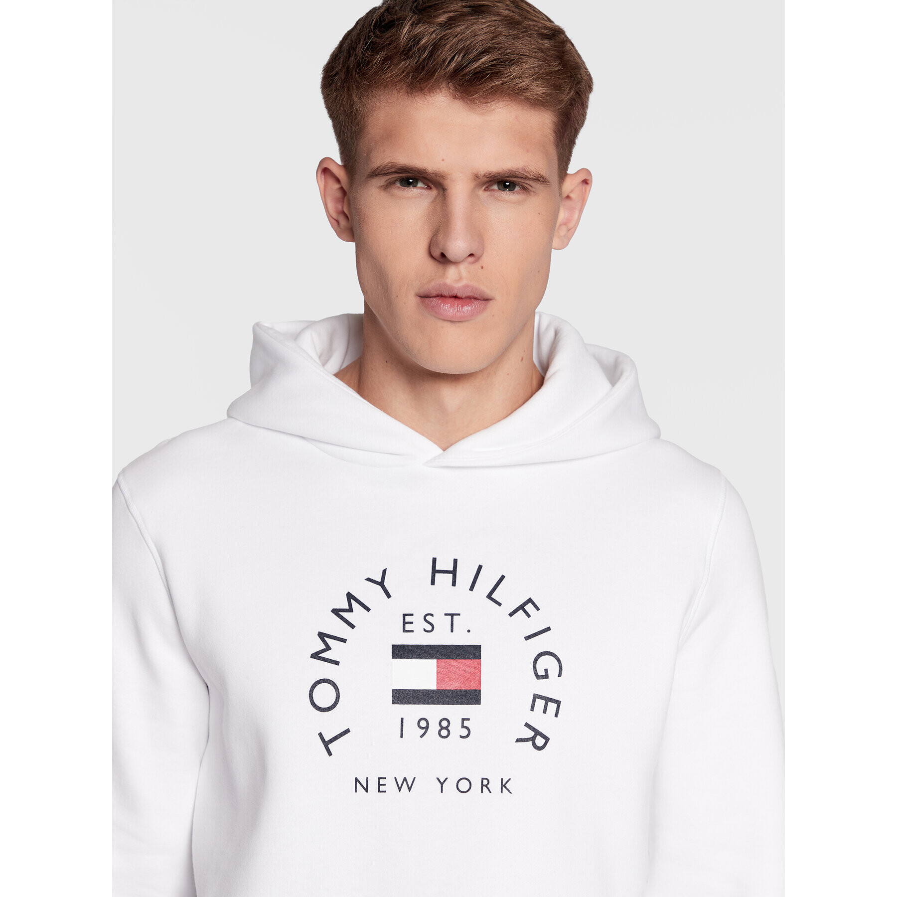 Tommy Hilfiger Mikina Flag Arch MW0MW27842 Bílá Regular Fit - Pepit.cz