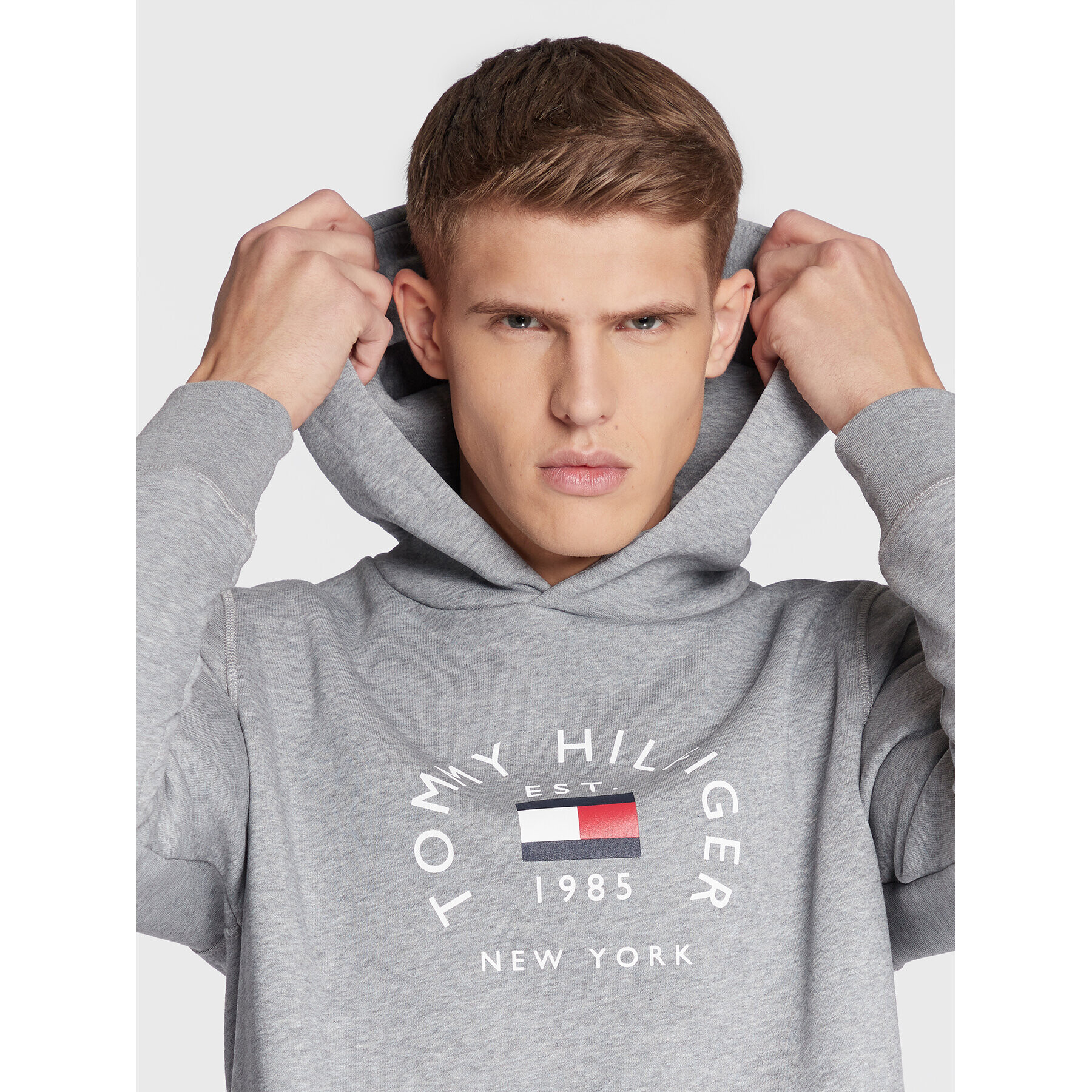 Tommy Hilfiger Mikina Flag Arch MW0MW27842 Šedá Regular Fit - Pepit.cz