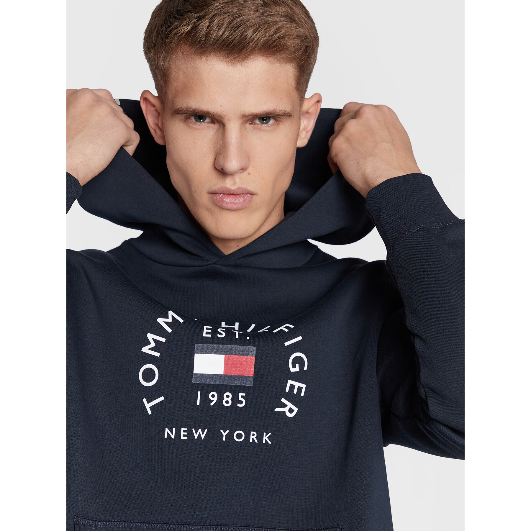 Tommy Hilfiger Mikina Flag Arch MW0MW27842 Tmavomodrá Regular Fit - Pepit.cz