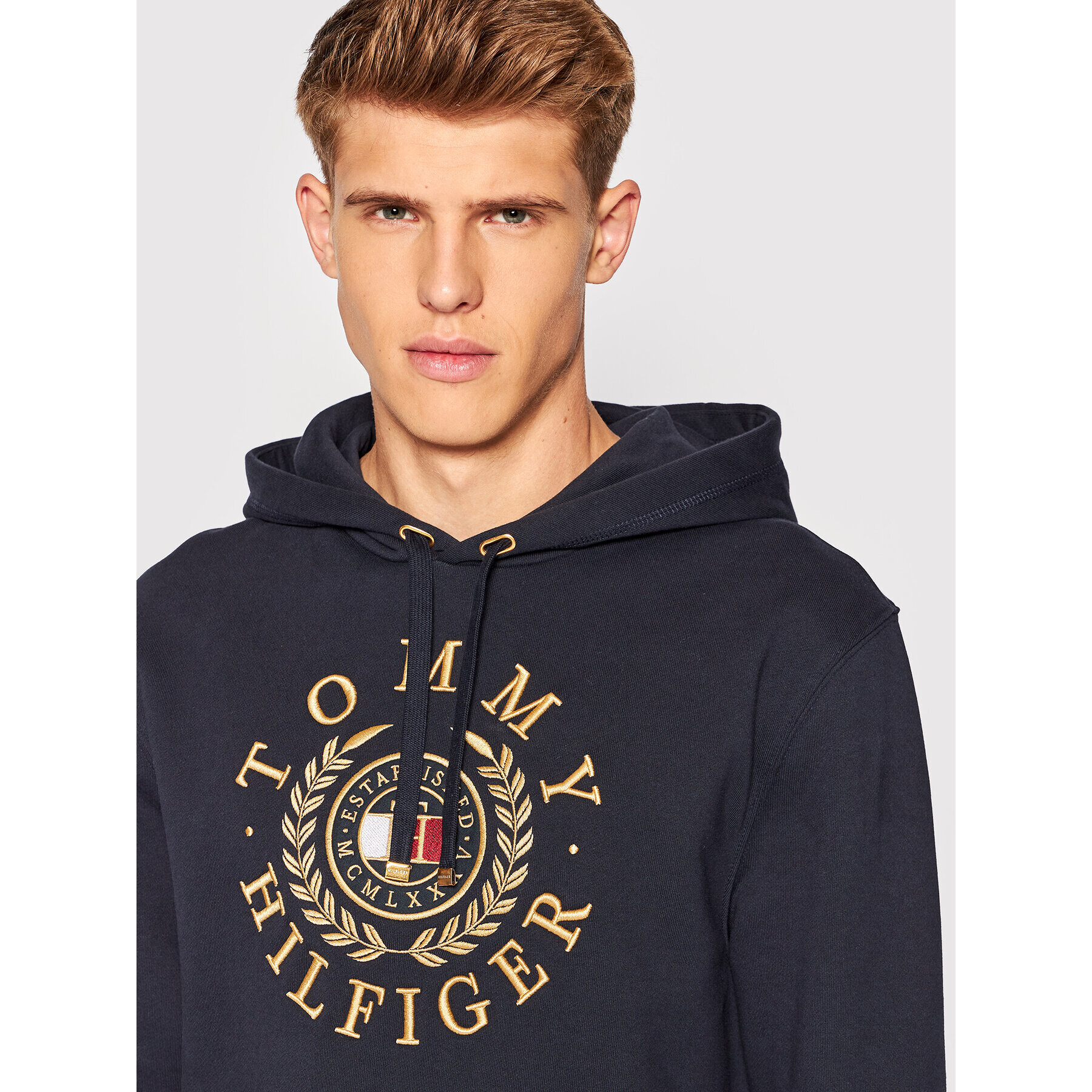 Tommy Hilfiger Mikina ICONS Roundall Graphic MW0MW24345 Tmavomodrá Regular Fit - Pepit.cz