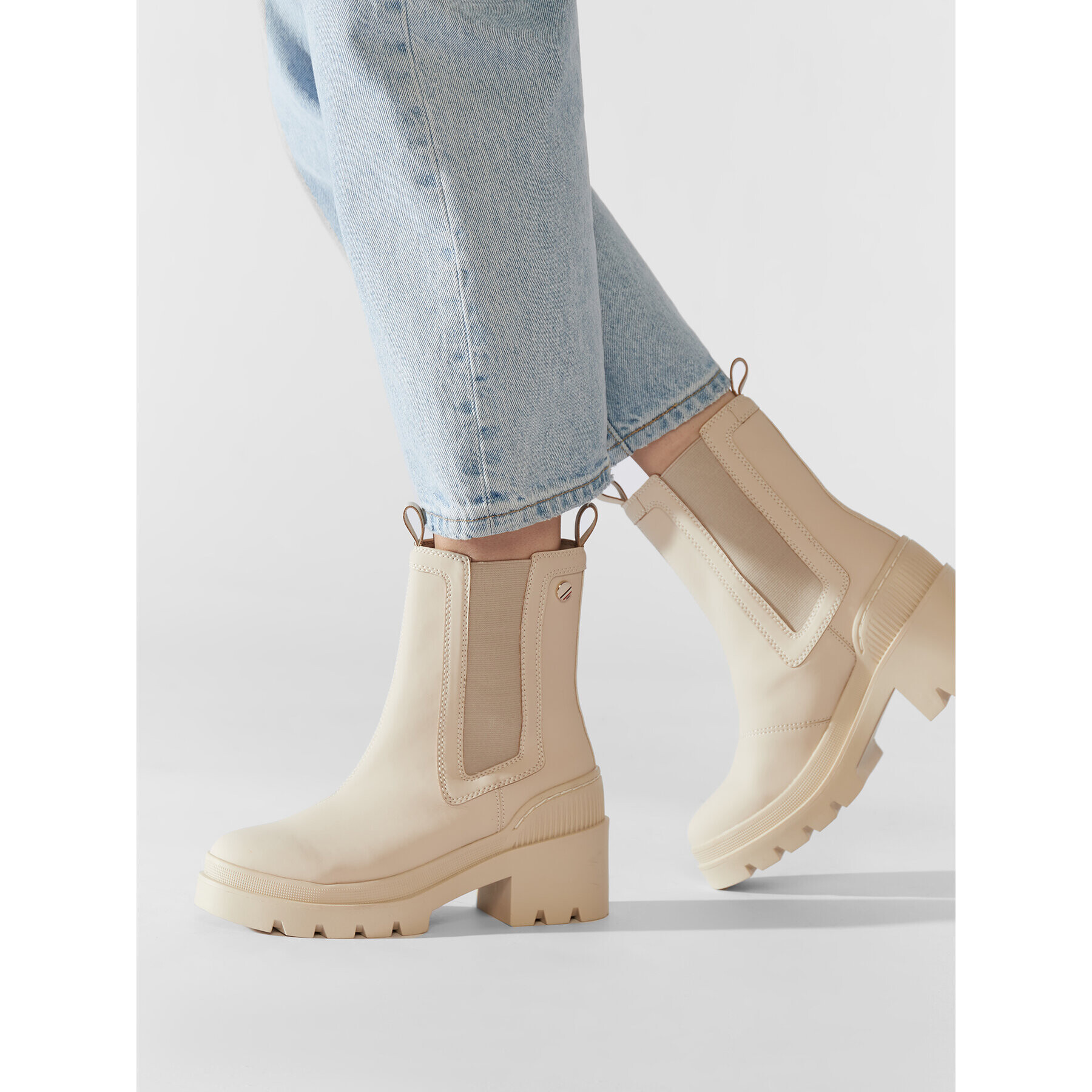 Tommy Hilfiger Polokozačky Heeled Chelsey Boot Bio FW0FW06677 Béžová - Pepit.cz