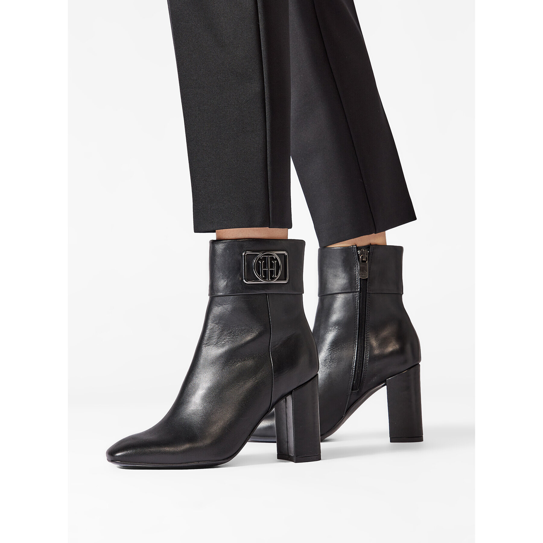 Tommy Hilfiger Polokozačky Th Hardware Square Toe Heel Boot FW0FW05999 Černá - Pepit.cz