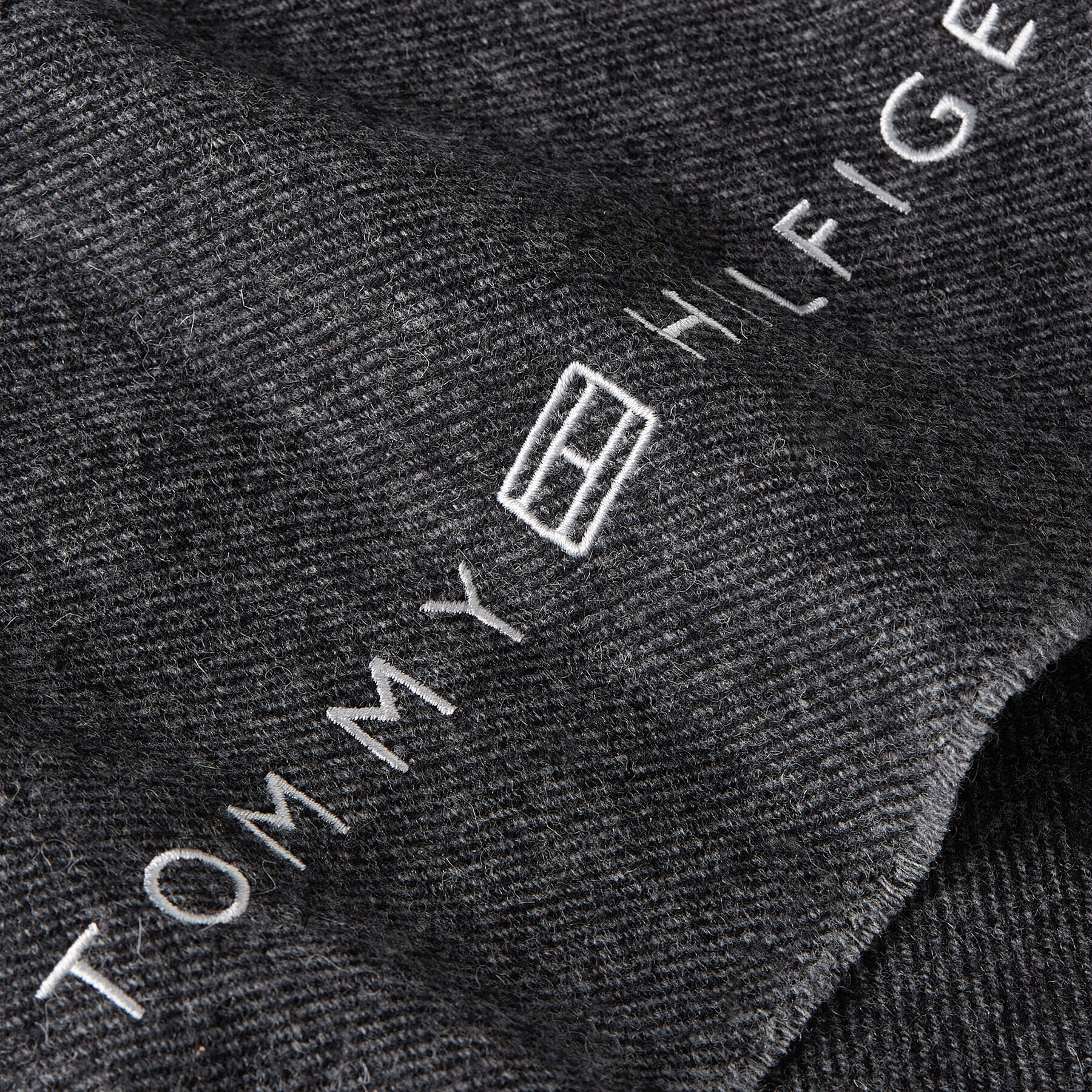 Tommy Hilfiger Šál Corporate Woven Scarf AM0AM11487 Šedá - Pepit.cz