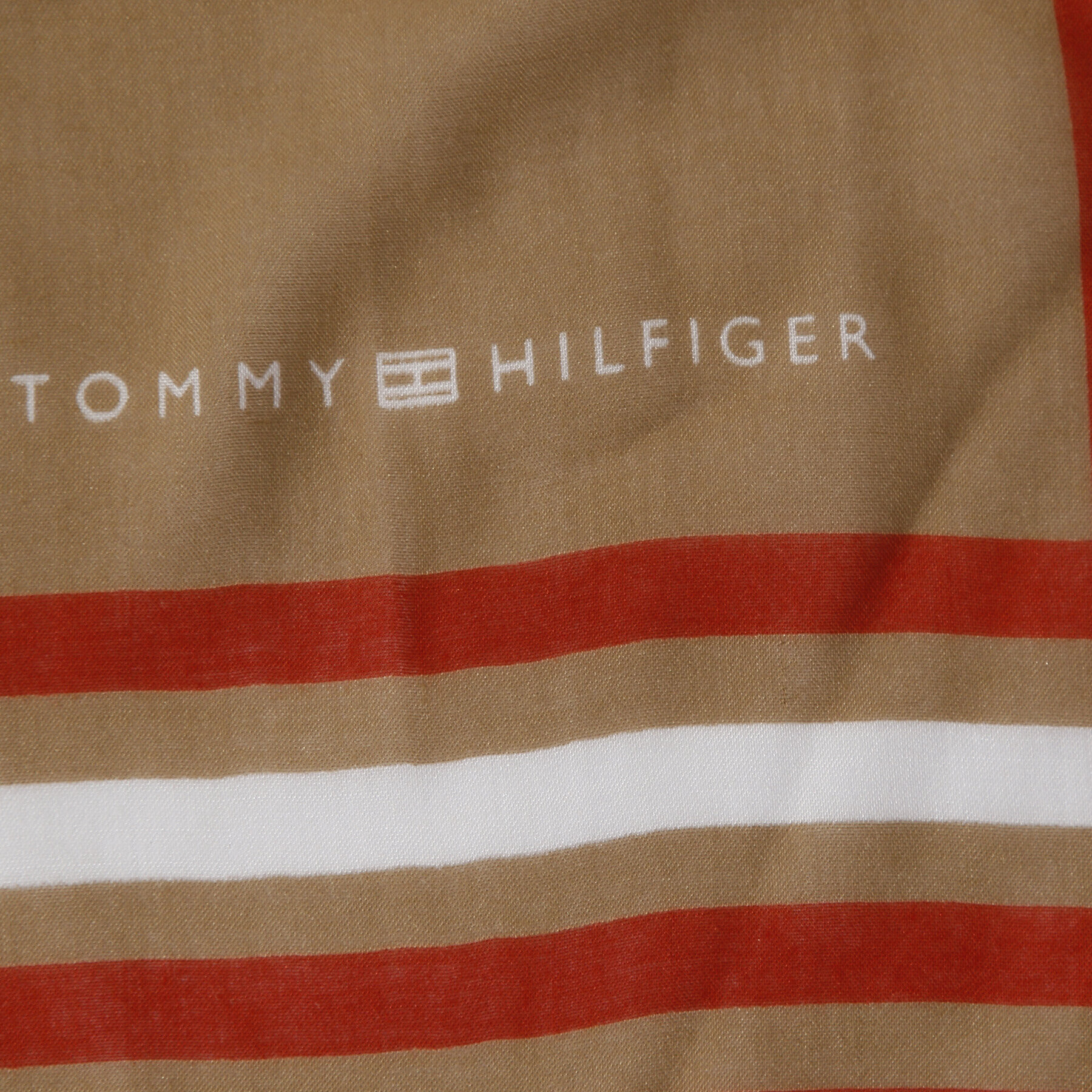 Tommy Hilfiger Šál Essential Flag Scarf AW0AW13890 Khaki - Pepit.cz