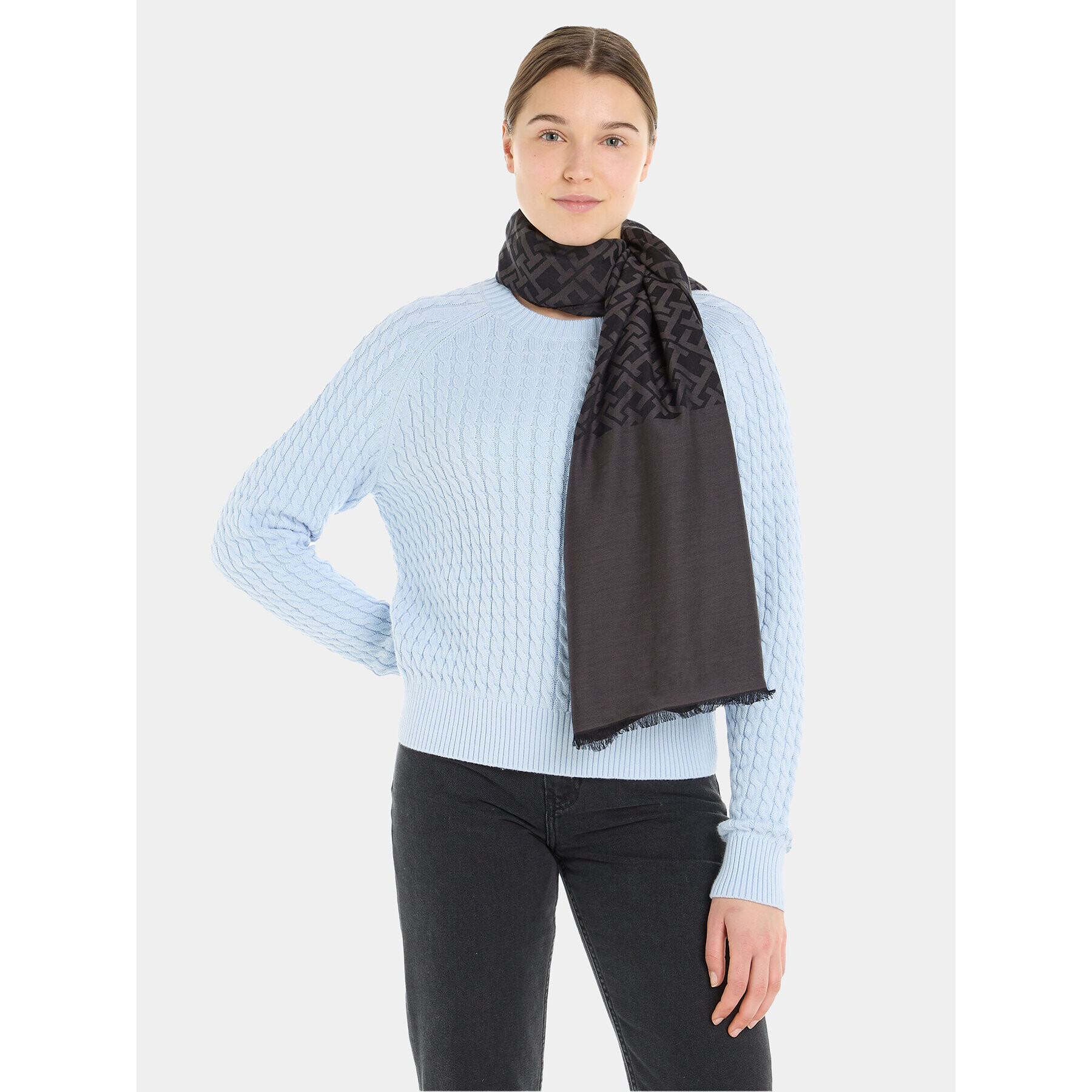 Tommy Hilfiger Šál Monogram Micromodal Scarf AW0AW15622 Černá - Pepit.cz