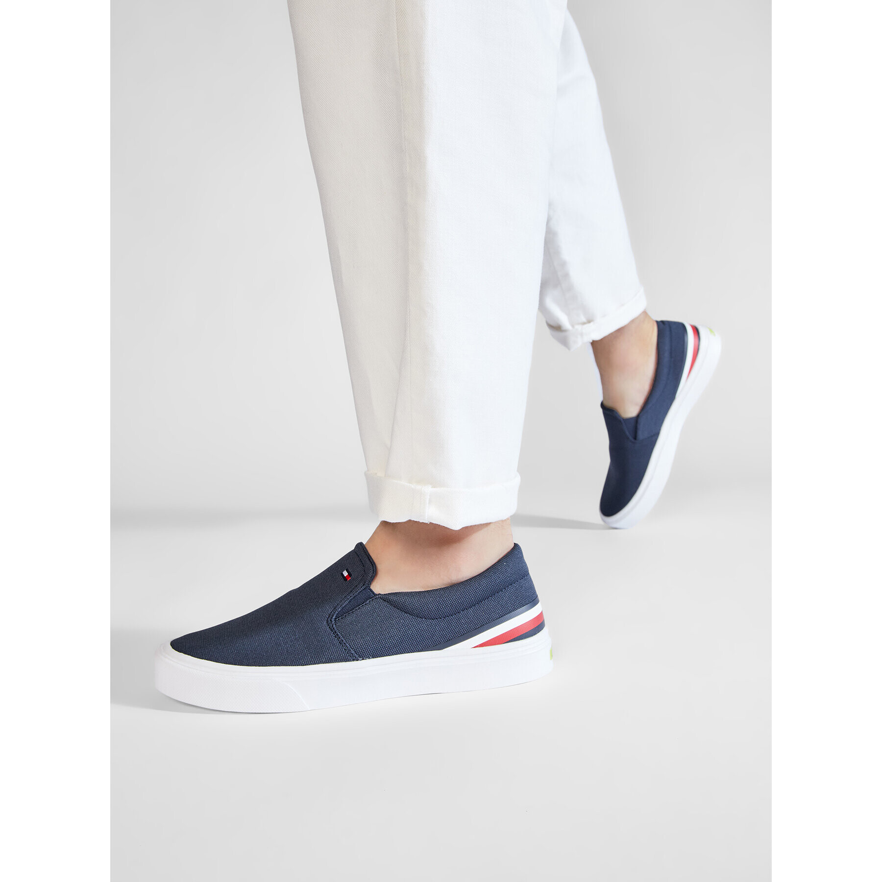 Tommy Hilfiger Tenisky Lightweight Stripes Slip On FM0FM03613 Tmavomodrá - Pepit.cz