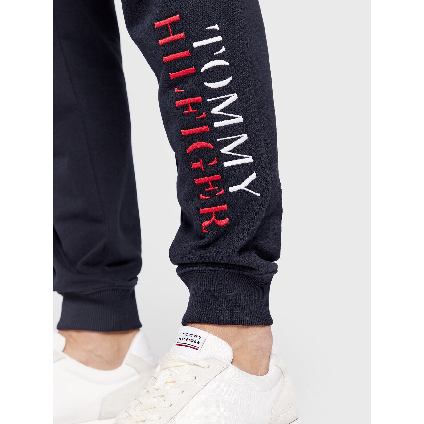 Tommy Hilfiger Teplákové kalhoty Hwk UM0UM02566 Tmavomodrá Regular Fit - Pepit.cz