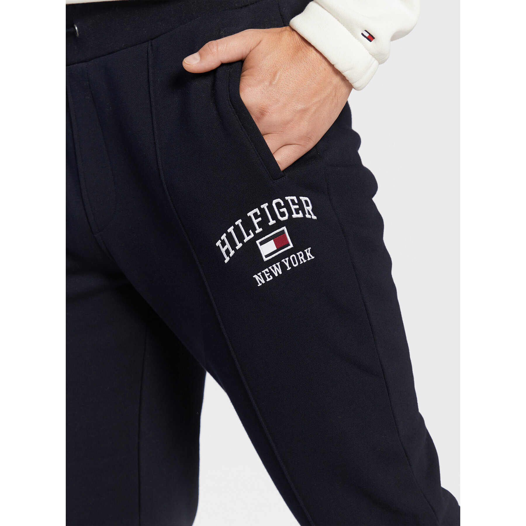 Tommy Hilfiger Teplákové kalhoty Modern Varsity MW0MW28174 Tmavomodrá Regular Fit - Pepit.cz