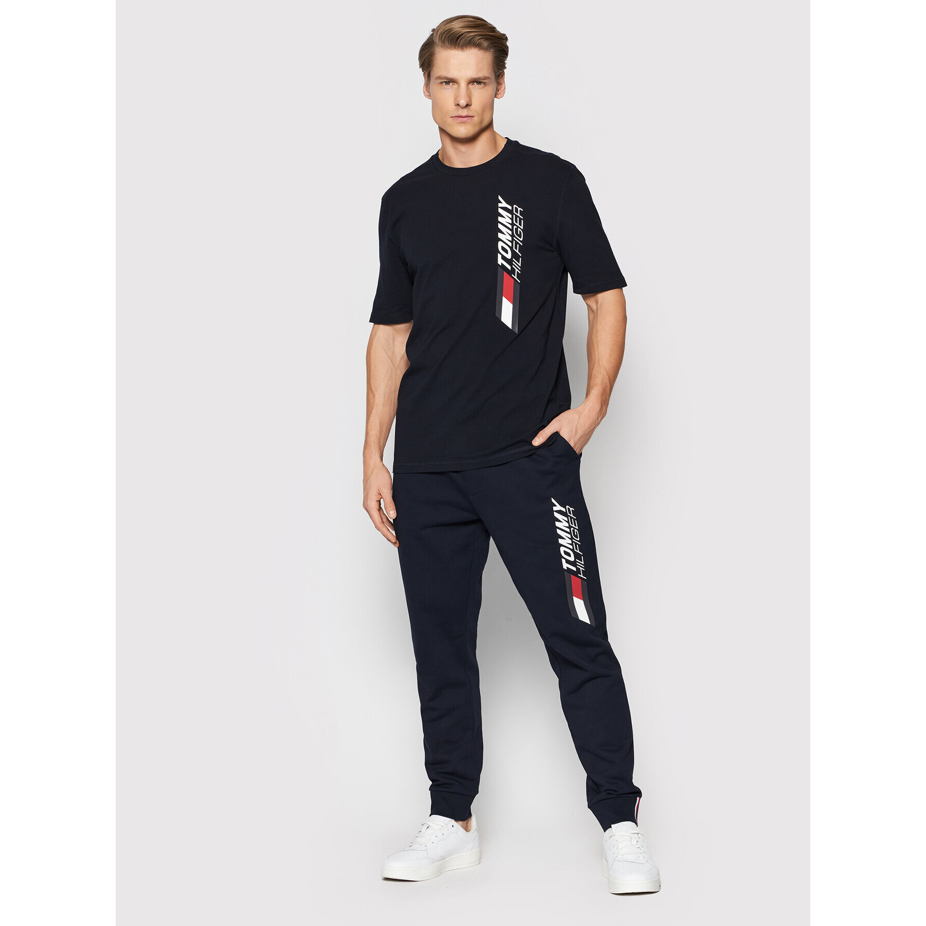 Tommy Hilfiger Teplákové kalhoty Seasonal Graphic MW0MW21264 Tmavomodrá Regular Fit - Pepit.cz