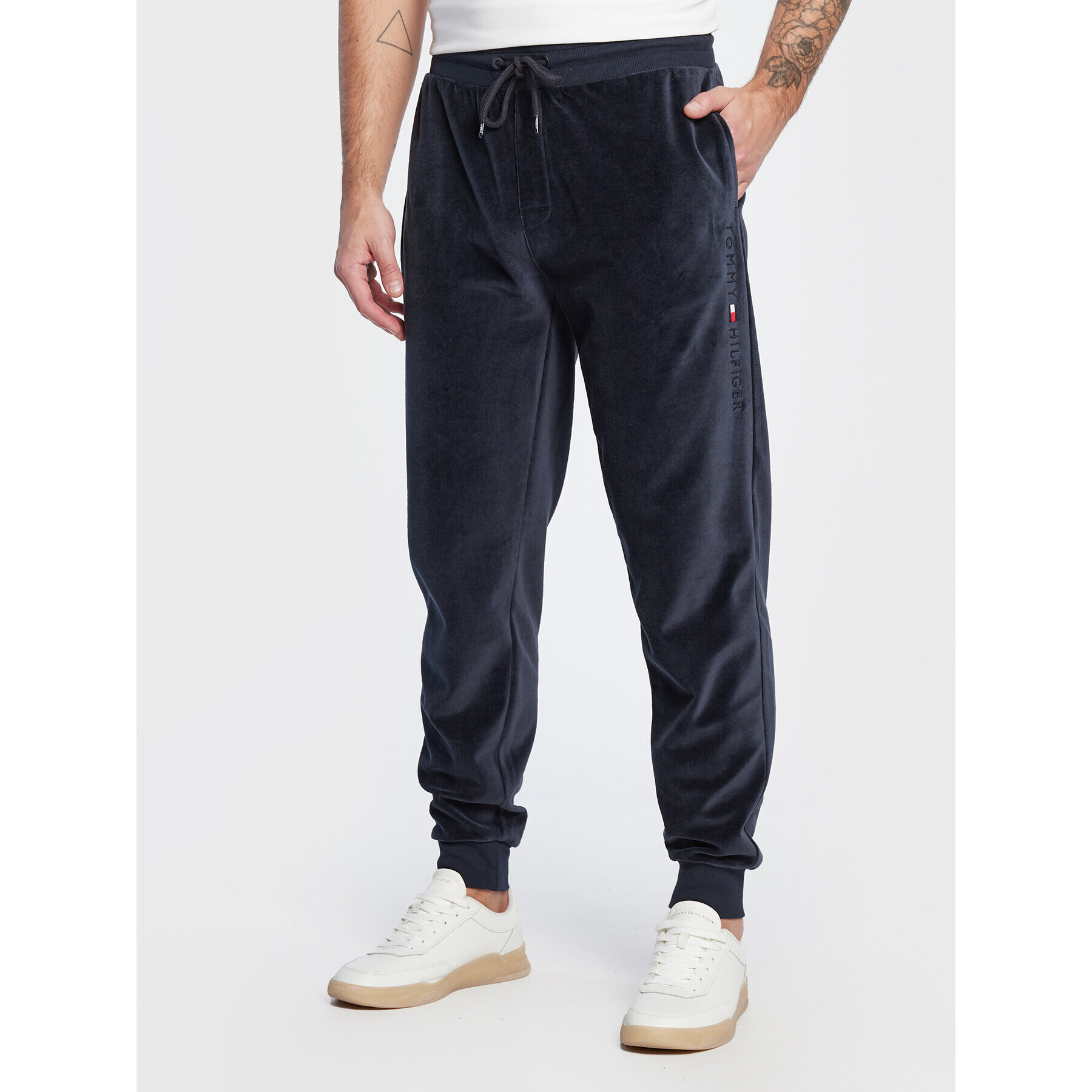 Tommy Hilfiger Teplákové kalhoty Velour UM0UM02669 Tmavomodrá Relaxed Fit - Pepit.cz