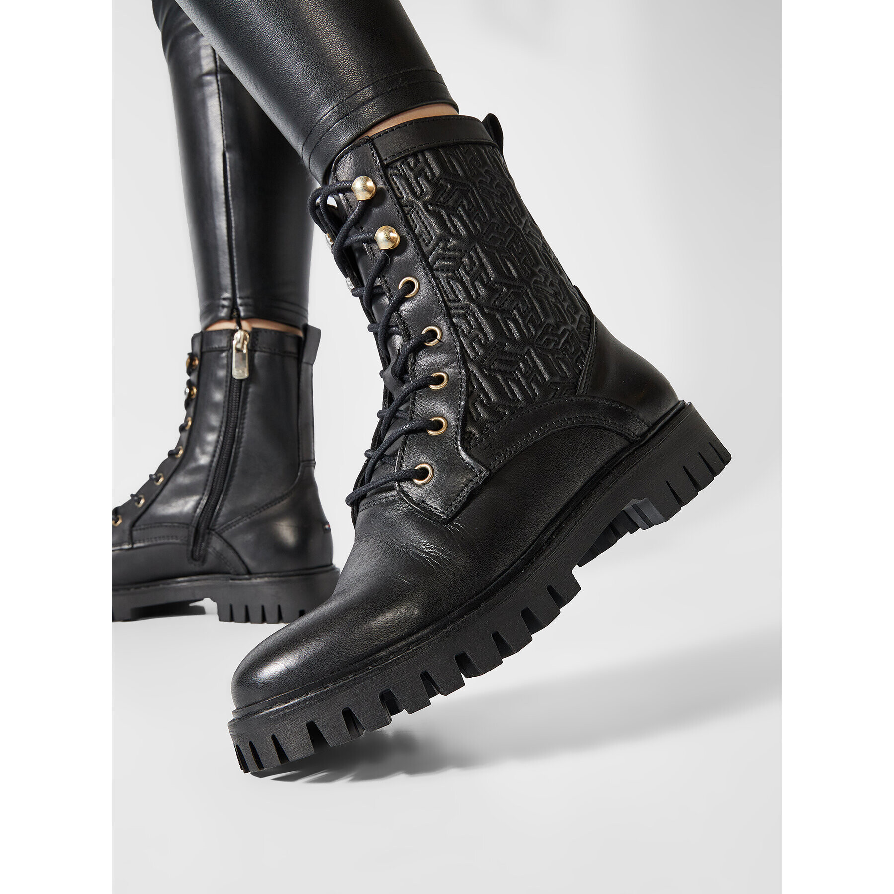 Tommy Hilfiger Turistická obuv Monogram lace Up Boot FW0FW05994 Černá - Pepit.cz