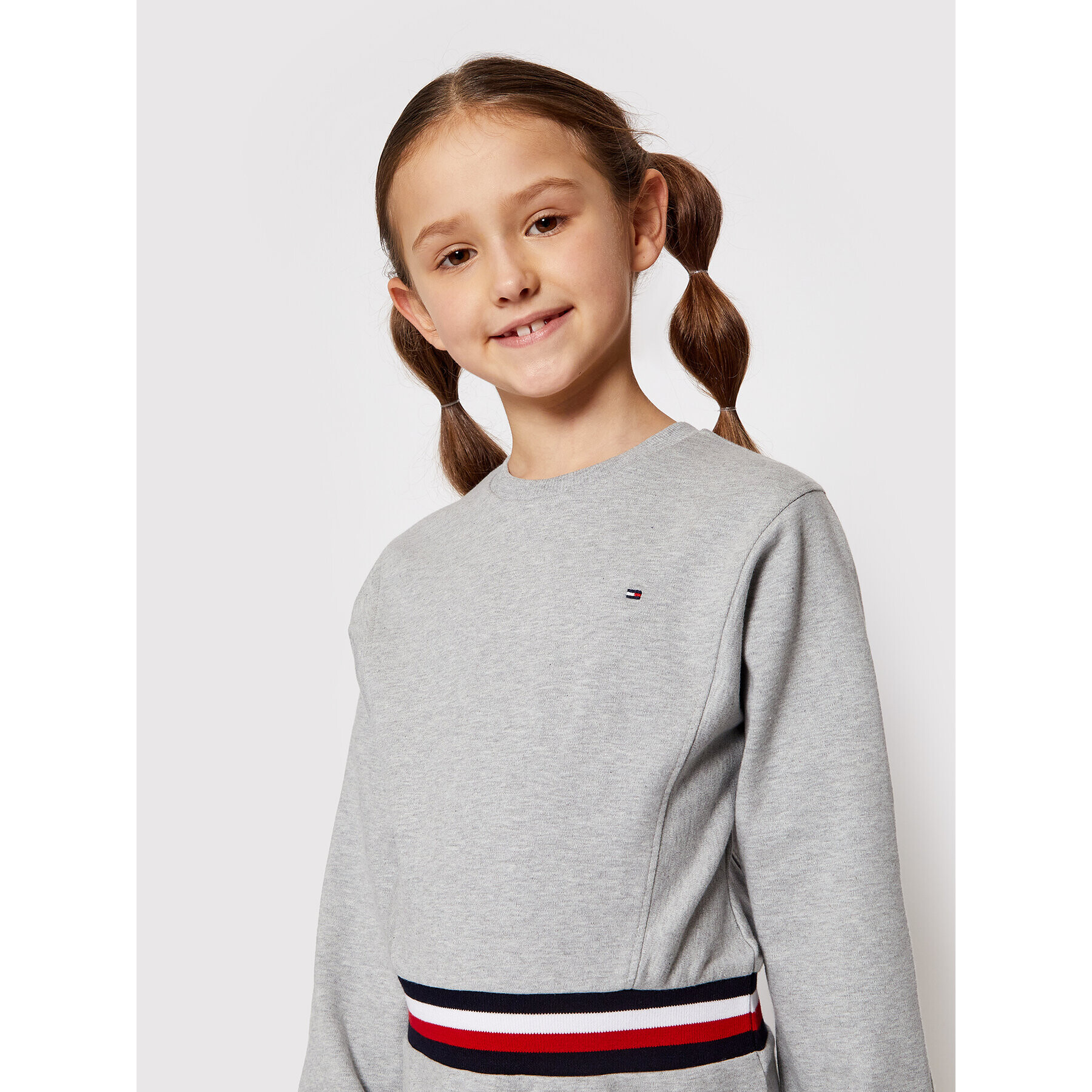 Tommy Hilfiger Úpletové šaty Global Stripe KG0KG06215 M Šedá Regular Fit - Pepit.cz