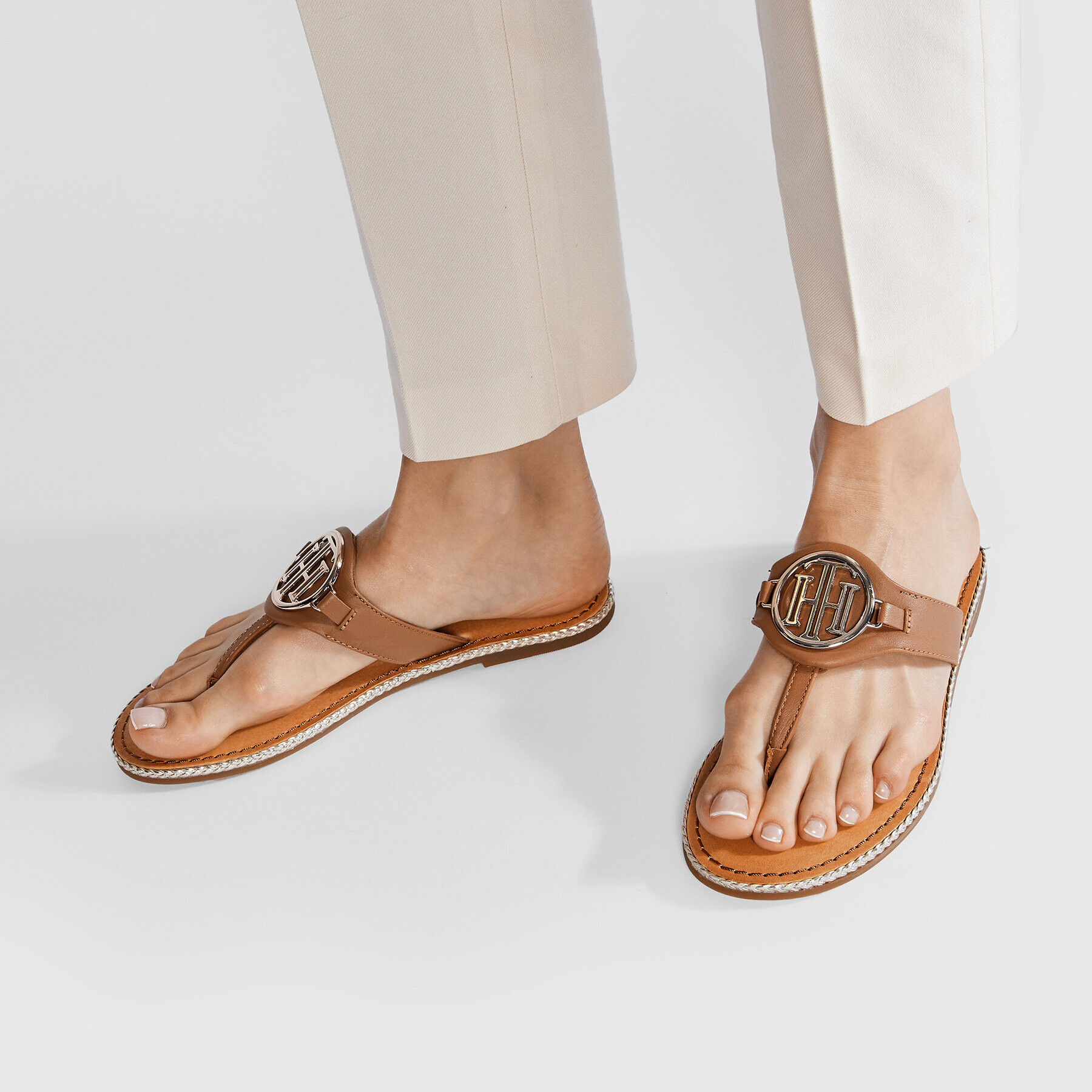 Tommy Hilfiger Žabky Essential Leather Flat Sandal FW0FW05620 Hnědá - Pepit.cz