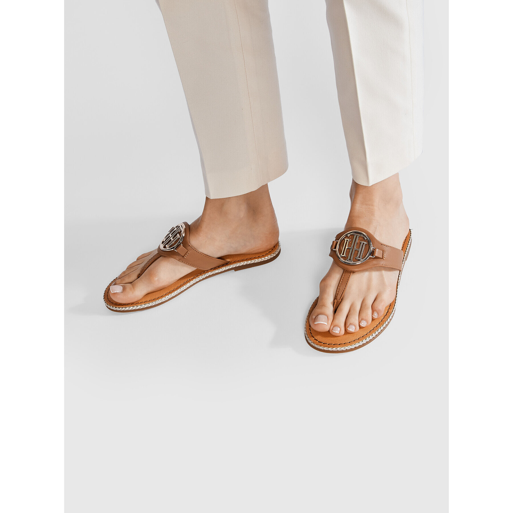 Tommy Hilfiger Žabky Essential Leather Flat Sandal FW0FW05620 Hnědá - Pepit.cz