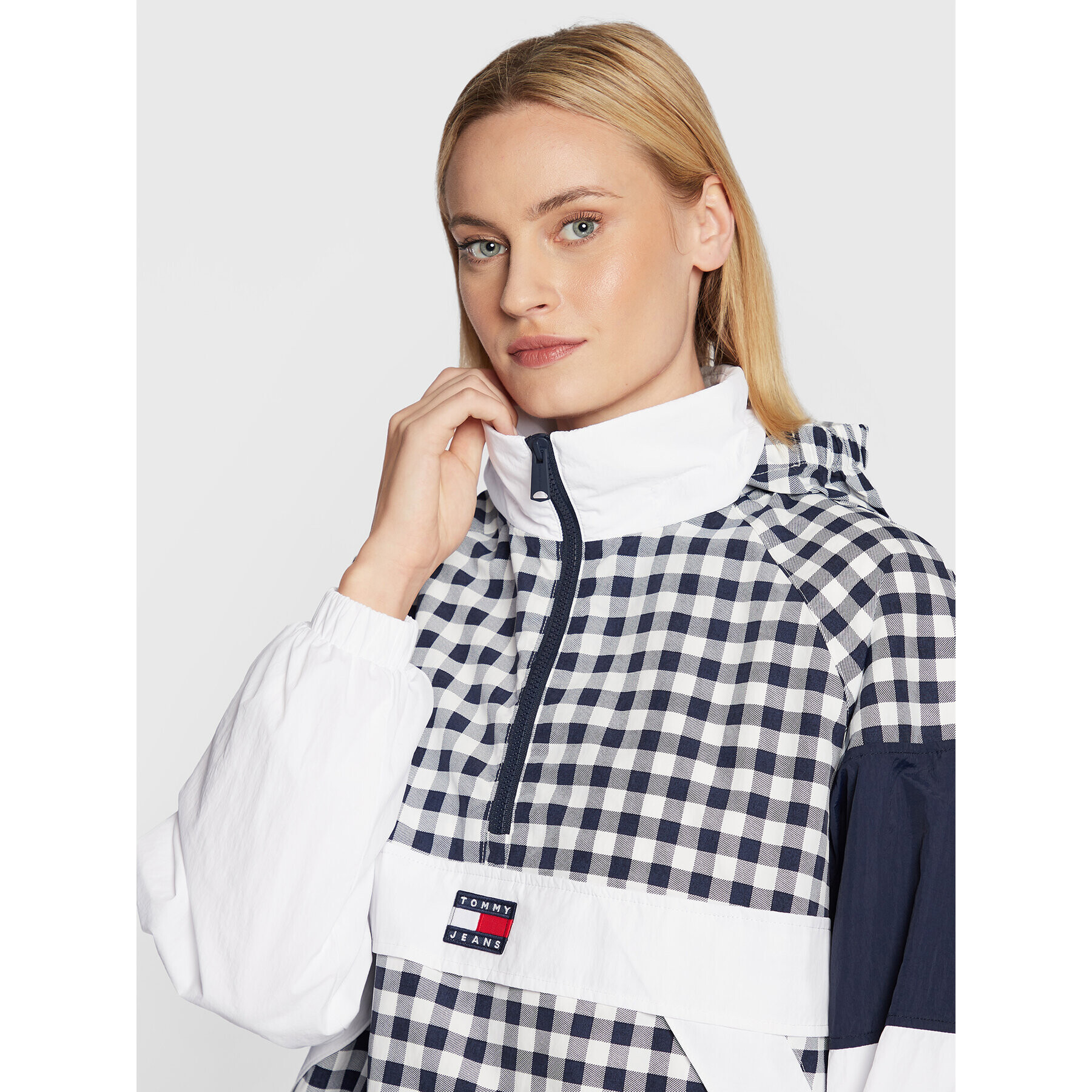 Tommy Jeans Bunda anorak DW0DW13756 Tmavomodrá Relaxed Fit - Pepit.cz