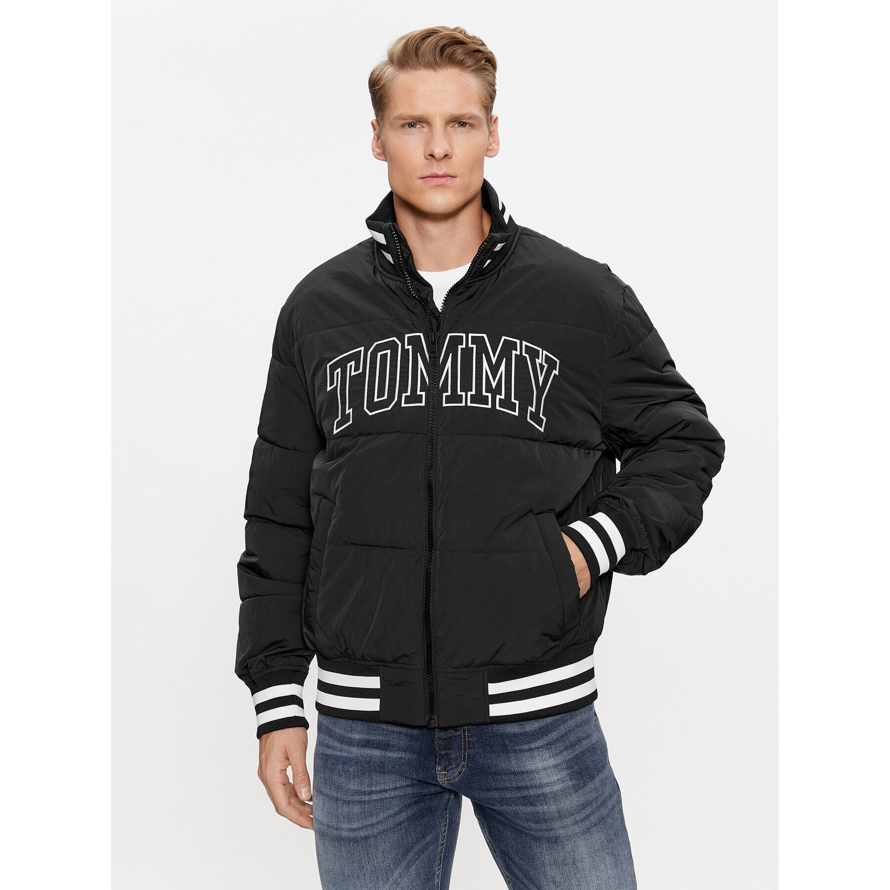 Tommy Jeans Bunda bomber DM0DM17479 Černá Relaxed Fit - Pepit.cz