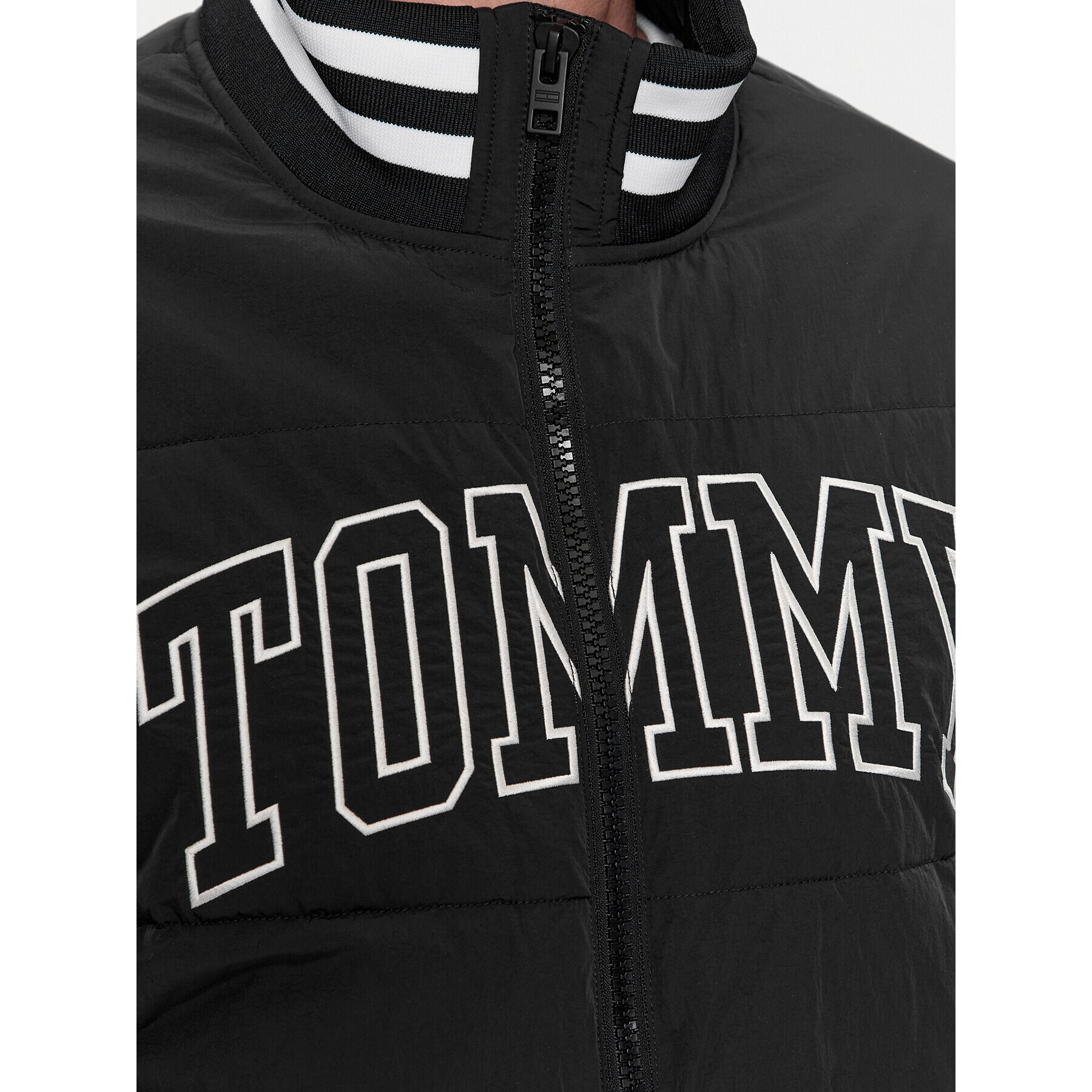 Tommy Jeans Bunda bomber DM0DM17479 Černá Relaxed Fit - Pepit.cz