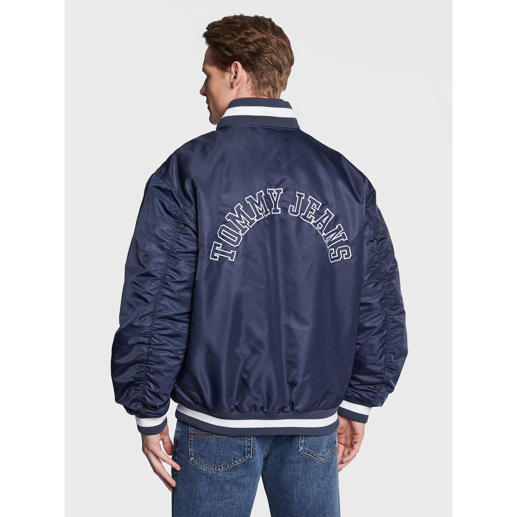 Tommy Jeans Bunda bomber Graphic Satin DM0DM15386 Tmavomodrá Regular Fit - Pepit.cz