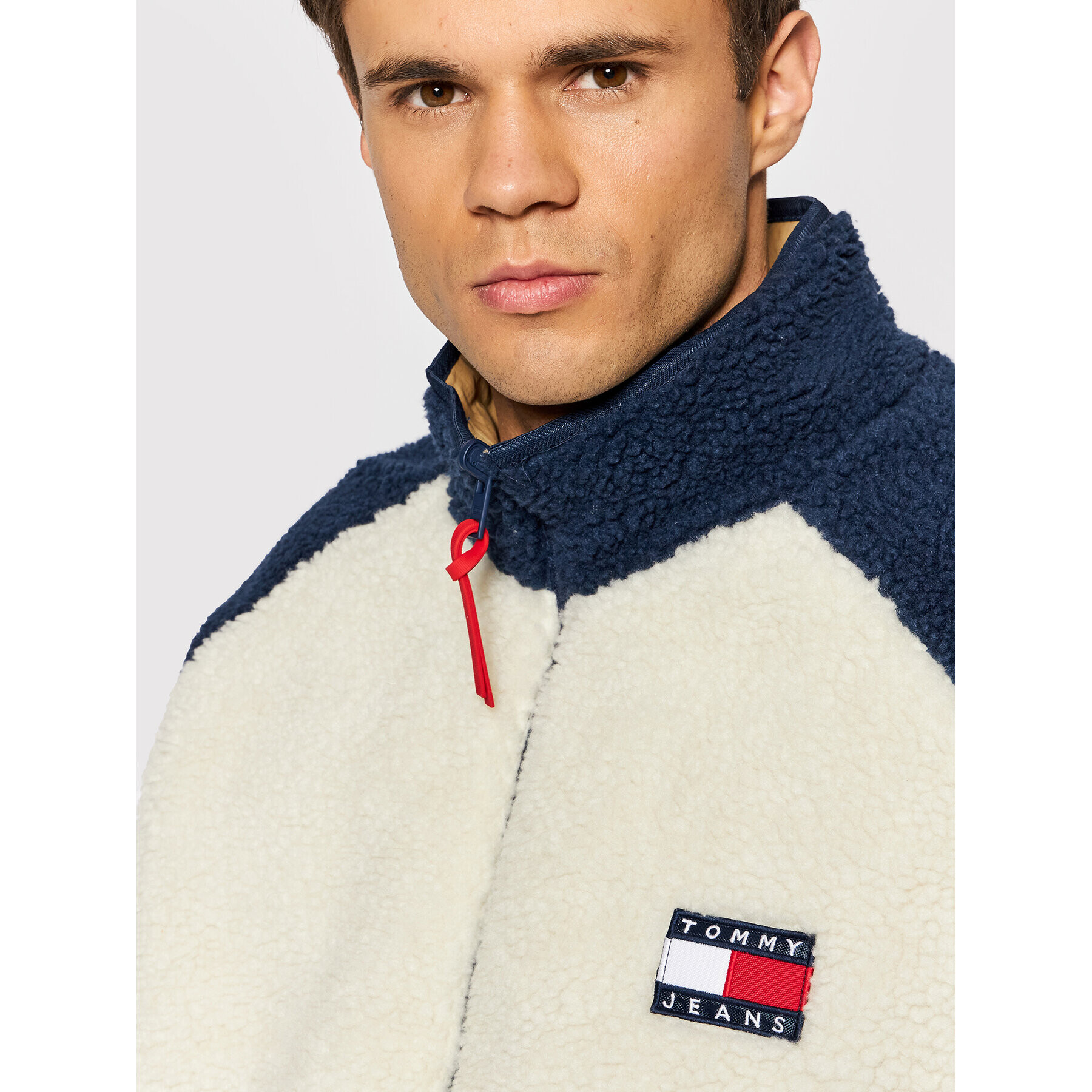 Tommy Jeans Bunda pro přechodné období Reversible Sherpa DM0DM11859 Tmavomodrá Regular Fit - Pepit.cz