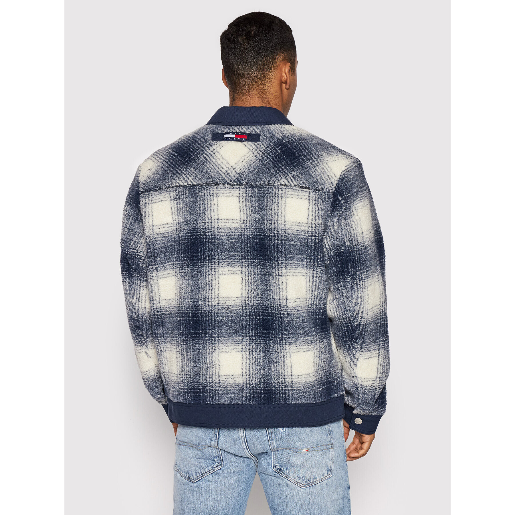 Tommy Jeans Bunda pro přechodné období Sherpa Check Trucker DM0DM12302 Tmavomodrá Regular Fit - Pepit.cz