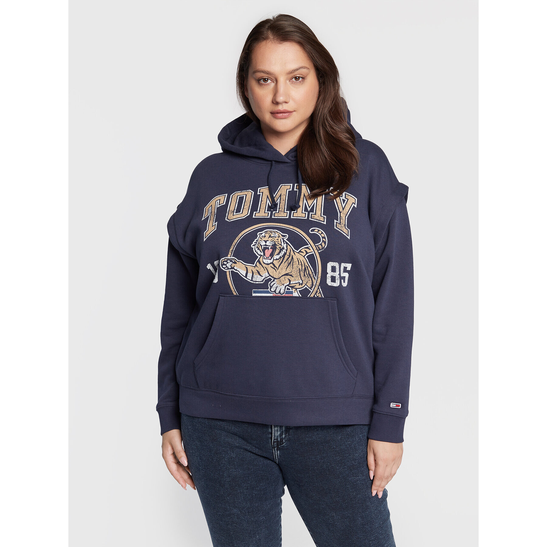 Tommy Jeans Curve Mikina College Tiger 1 DW0DW12037 Tmavomodrá Regular Fit - Pepit.cz