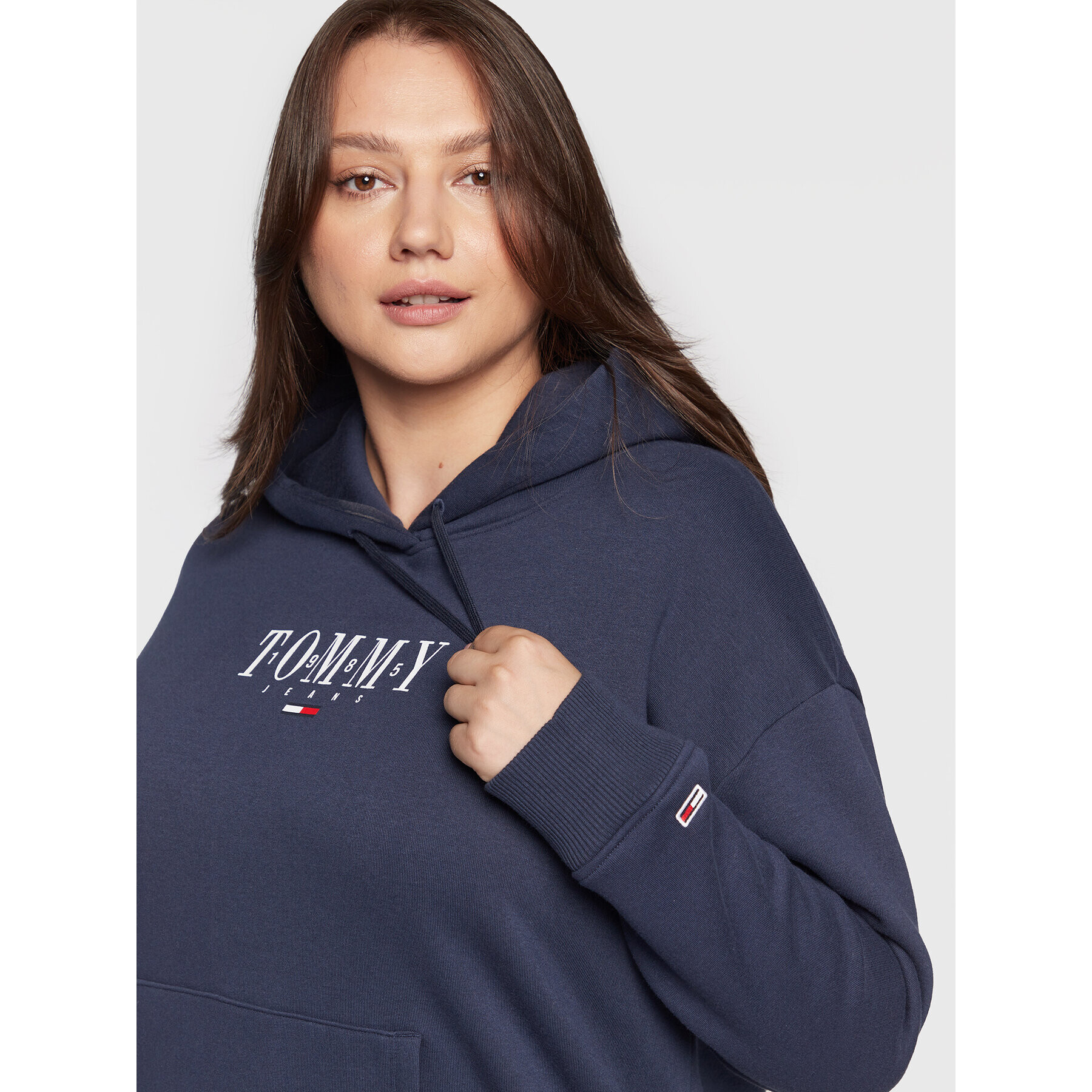 Tommy Jeans Curve Mikina Essential Logo DW0DW12995 Tmavomodrá Relaxed Fit - Pepit.cz