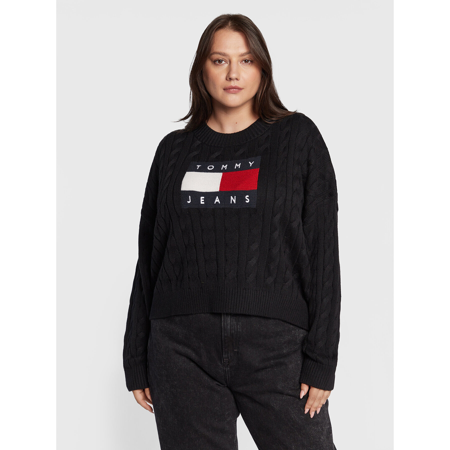 Tommy Jeans Curve Svetr Center Flag DW0DW14569 Černá Boxy Fit - Pepit.cz