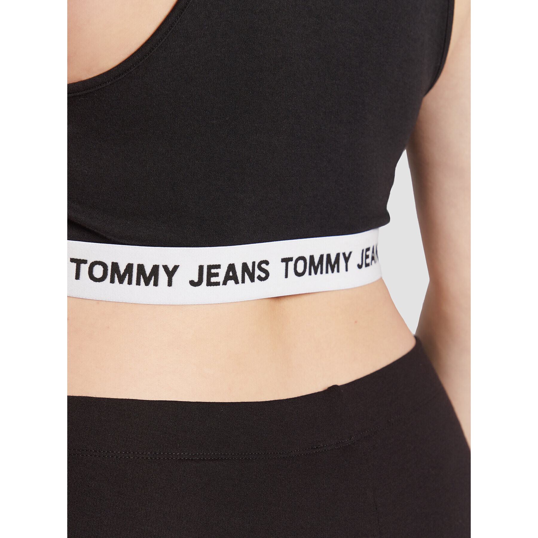 Tommy Jeans Curve Top Logo DW0DW13157 Černá Cropped Fit - Pepit.cz