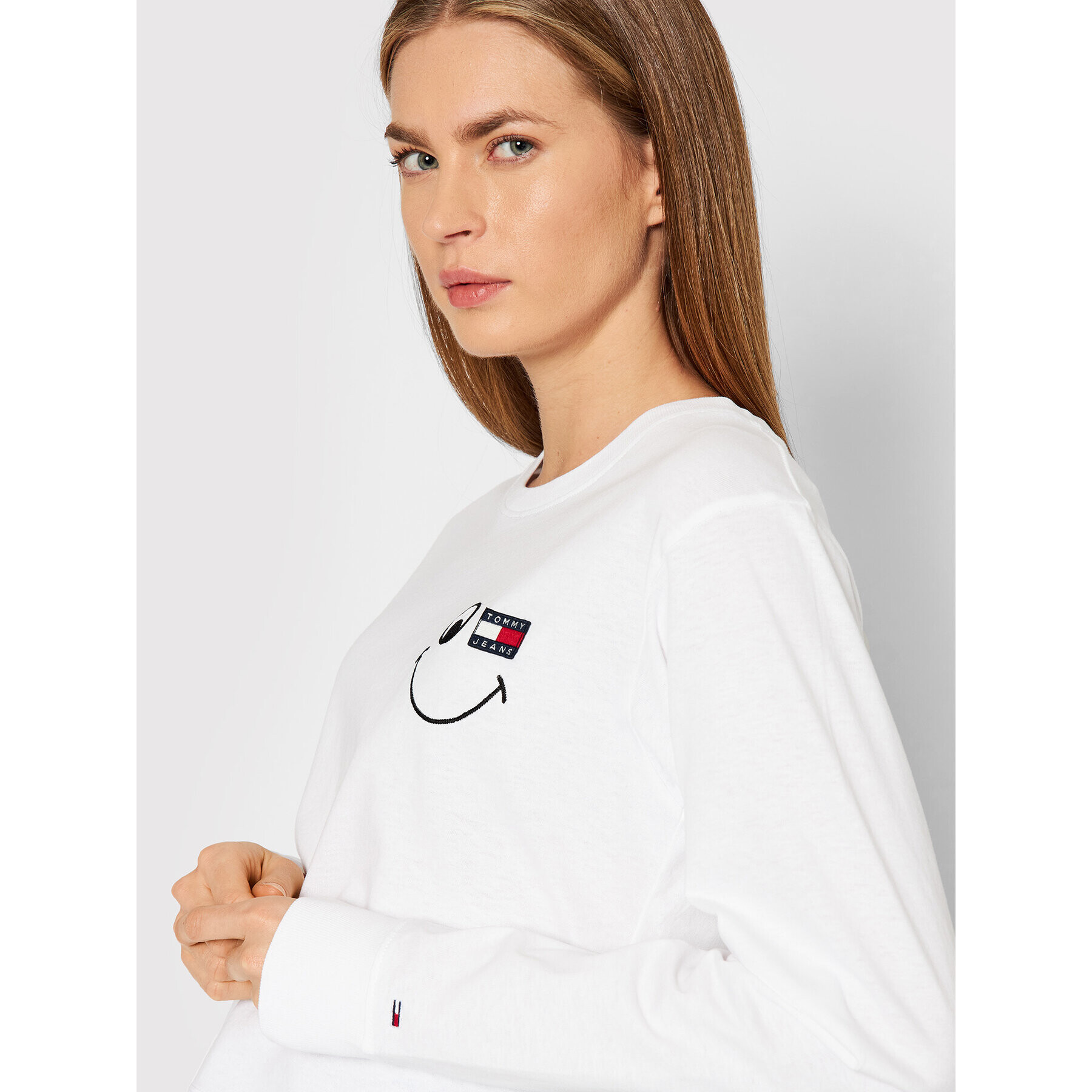 Tommy Jeans Halenka Smiley Badge DW0DW11290 Bílá Regular Fit - Pepit.cz