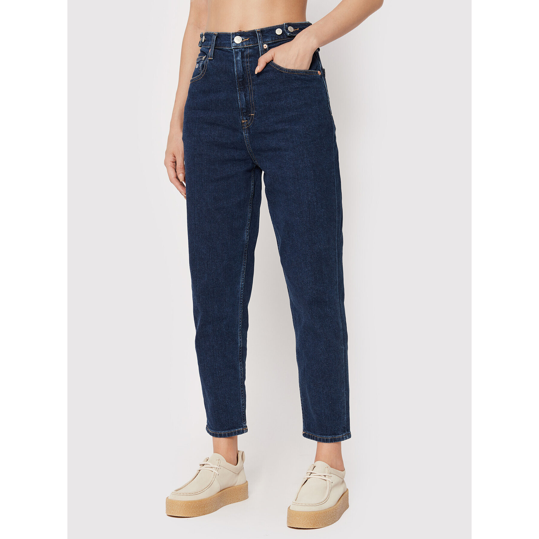 Tommy Jeans Jeansy DW0DW13379 Tmavomodrá Mom Fit - Pepit.cz