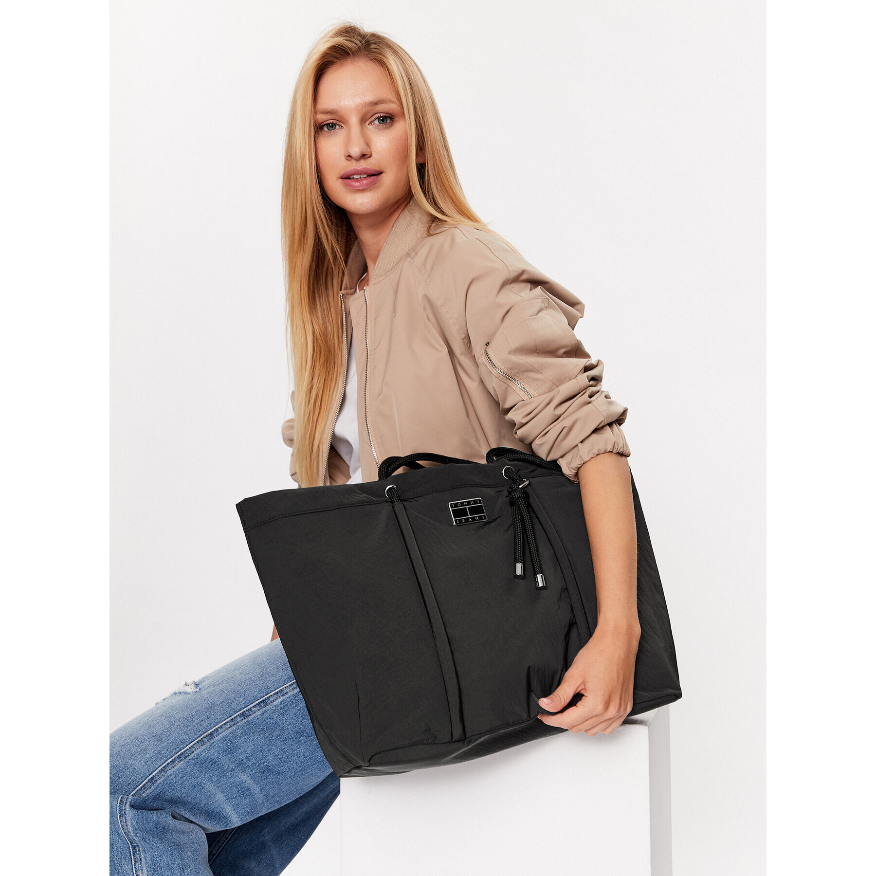 Tommy Jeans Kabelka Tjw Beach Summer Tote AW0AW14583 Černá - Pepit.cz