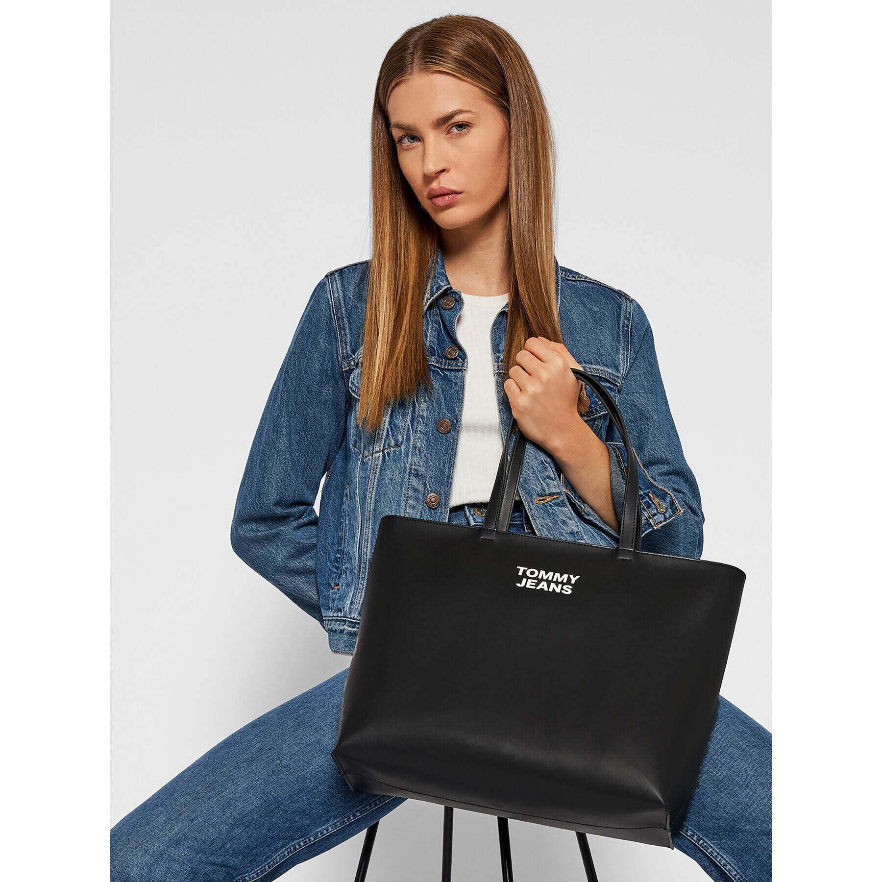 Tommy Jeans Kabelka Tjw Essential Pu Tote AW0AW10153 Černá - Pepit.cz