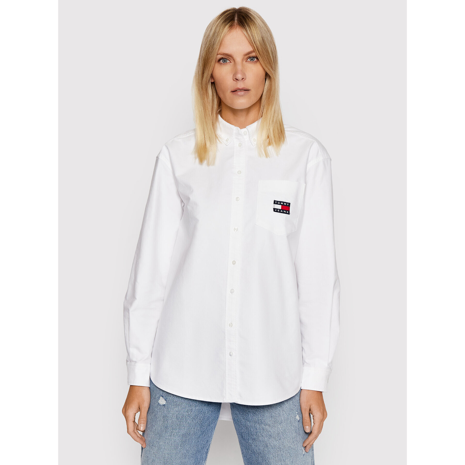 Tommy Jeans Košile Badge Boyfriend DW0DW11899 Bílá Boyfriend Fit - Pepit.cz