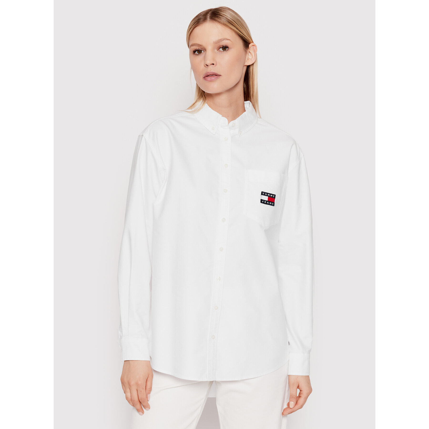 Tommy Jeans Košile Badge Boyfriend DW0DW12891 Bílá Boyfriend Fit - Pepit.cz