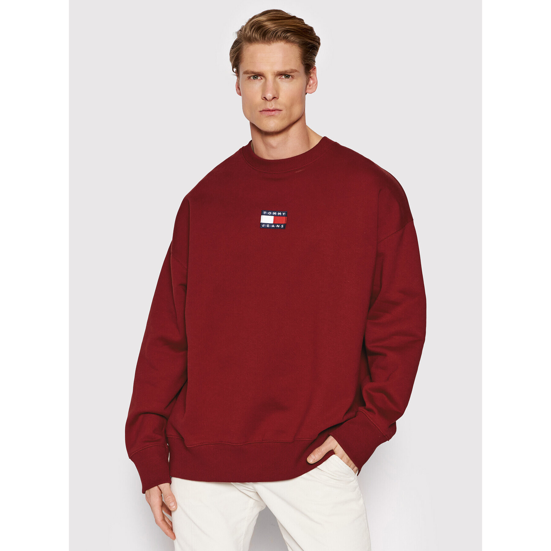 Tommy Jeans Mikina Badge Crew DM0DM10911 Bordó Regular Fit - Pepit.cz