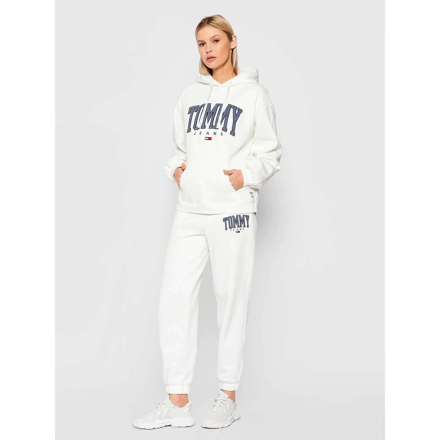 Tommy Jeans Mikina Collegiate DW0DW12102 Bílá Relaxed Fit - Pepit.cz