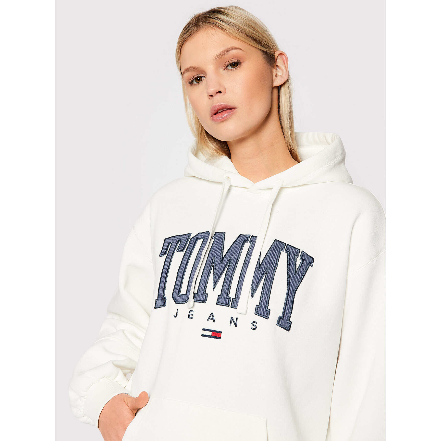 Tommy Jeans Mikina Collegiate DW0DW12102 Bílá Relaxed Fit - Pepit.cz