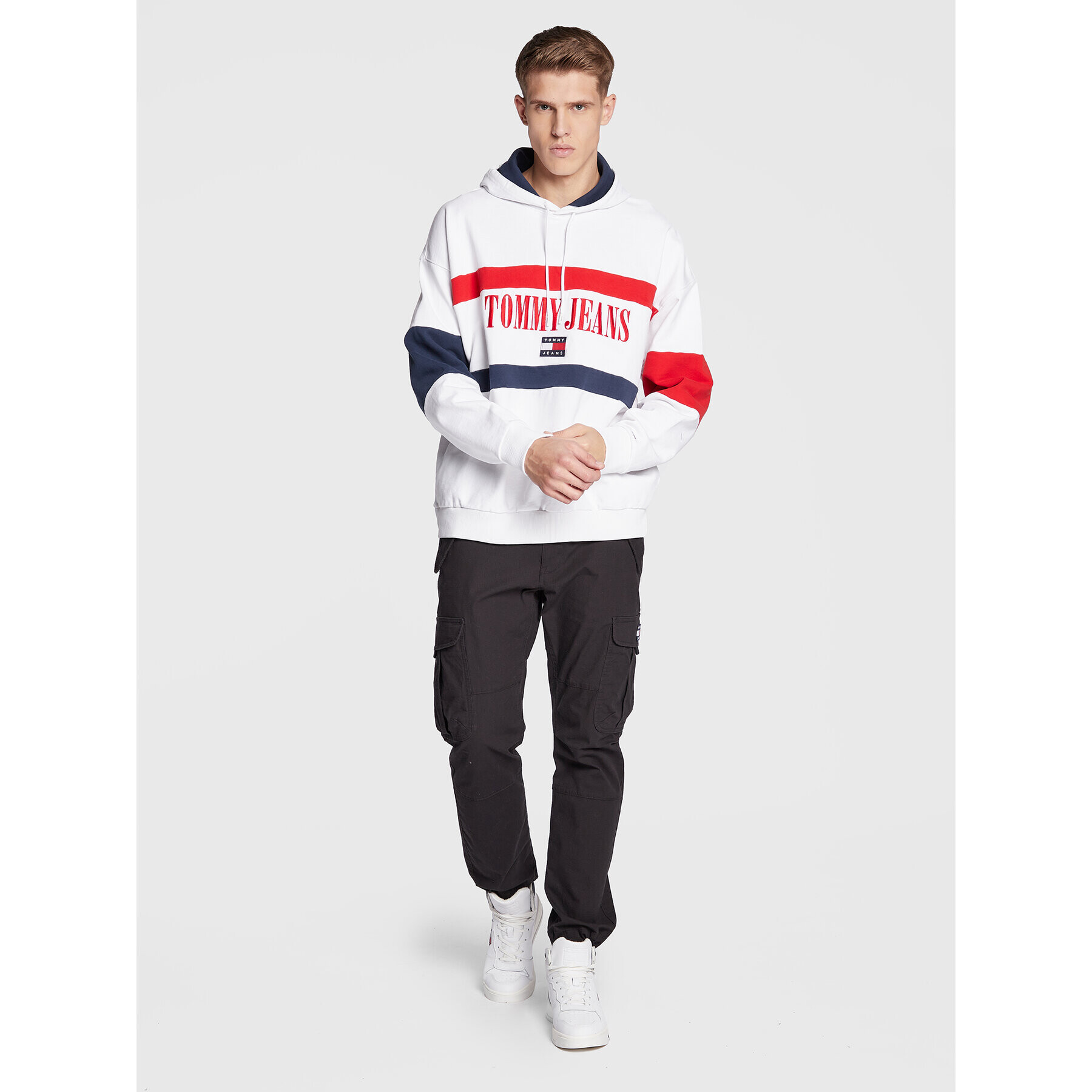 Tommy Jeans Mikina Skater Archive Block DM0DM15020 Bílá Relaxed Fit - Pepit.cz