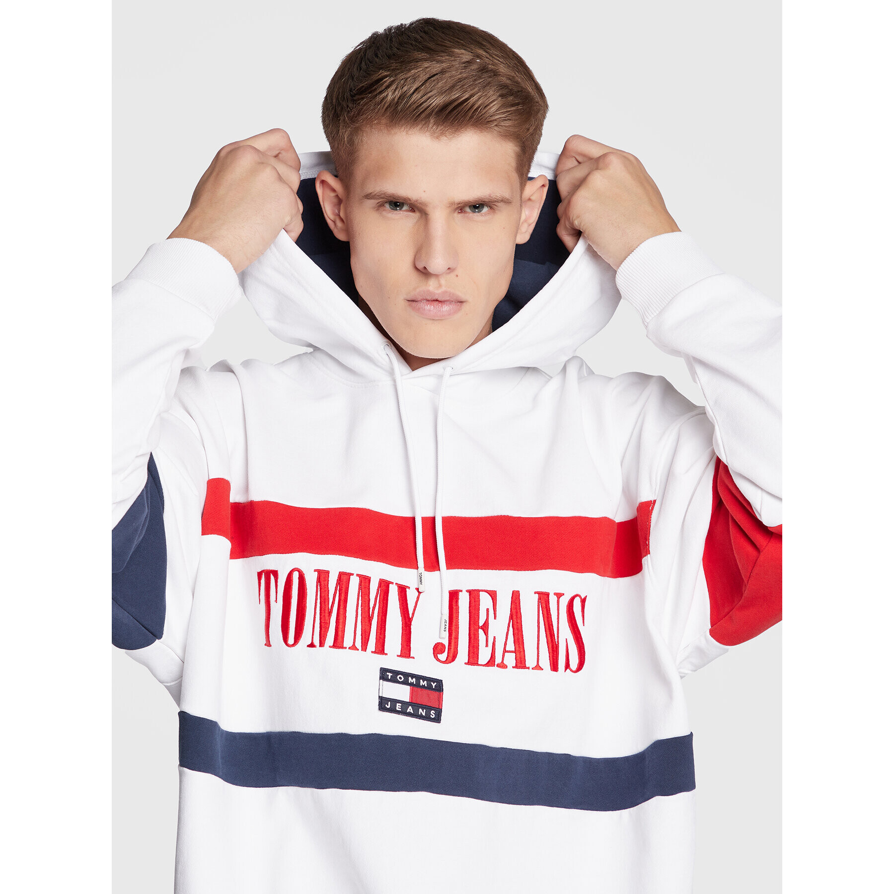 Tommy Jeans Mikina Skater Archive Block DM0DM15020 Bílá Relaxed Fit - Pepit.cz