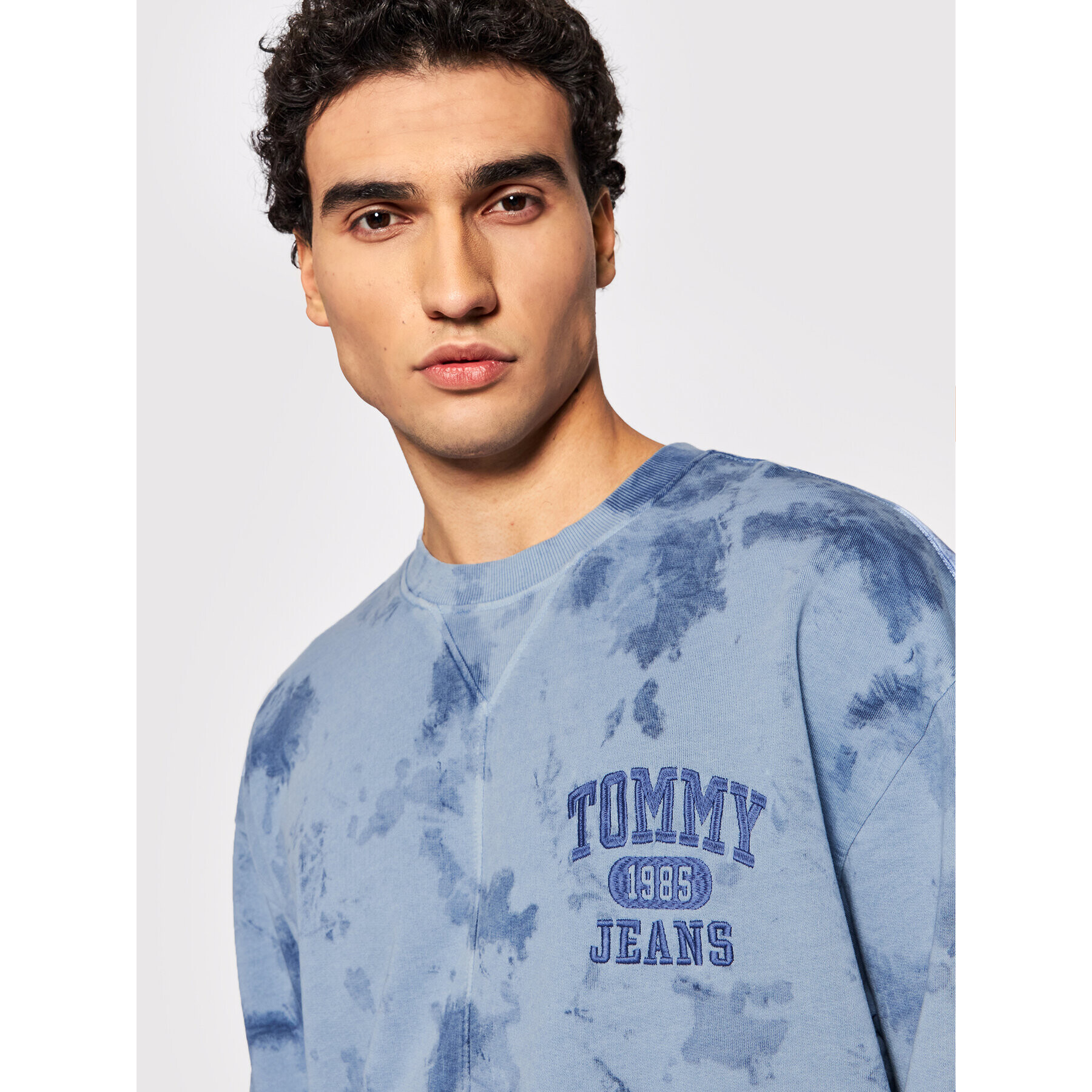 Tommy Jeans Mikina Tie Dye Detail DM0DM12382 Tmavomodrá Relaxed Fit - Pepit.cz