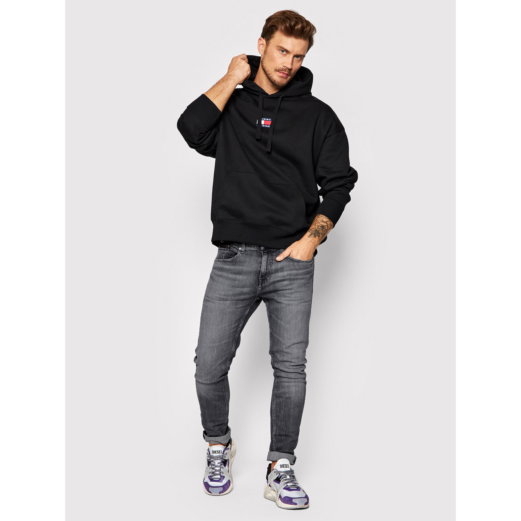 Tommy Jeans Mikina Tjm Badge DM0DM10904 Černá Regular Fit - Pepit.cz