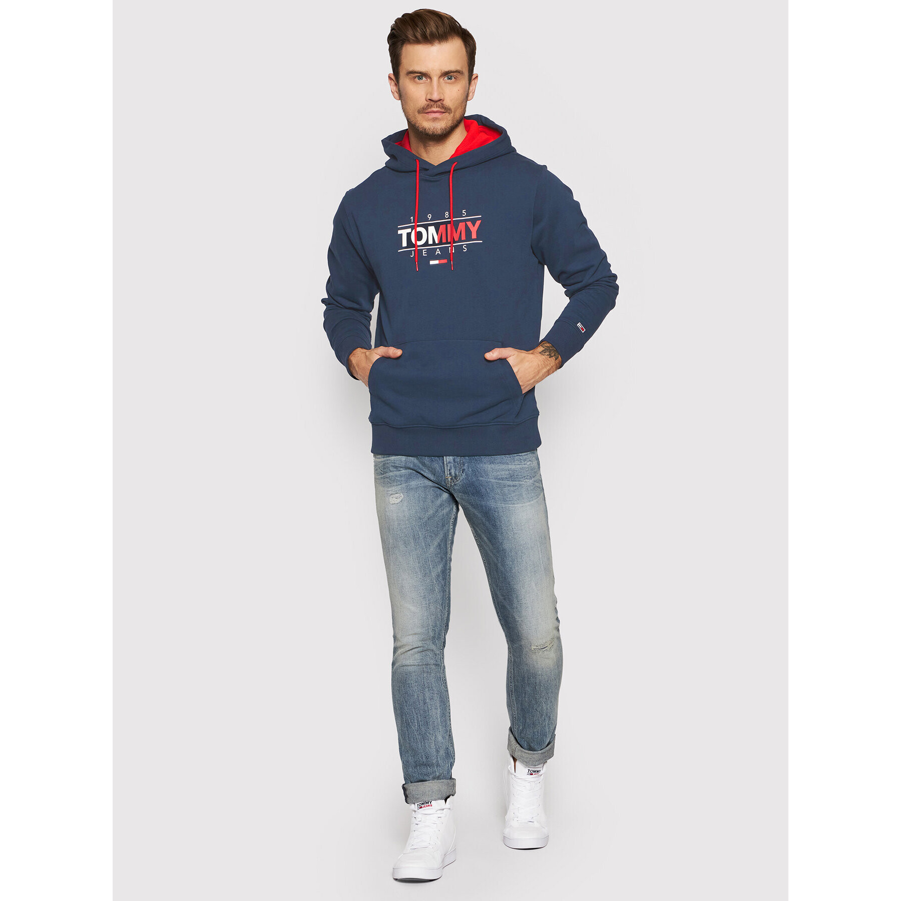 Tommy Jeans Mikina Tjm Essential Graphic DM0DM11630 Tmavomodrá Regular Fit - Pepit.cz