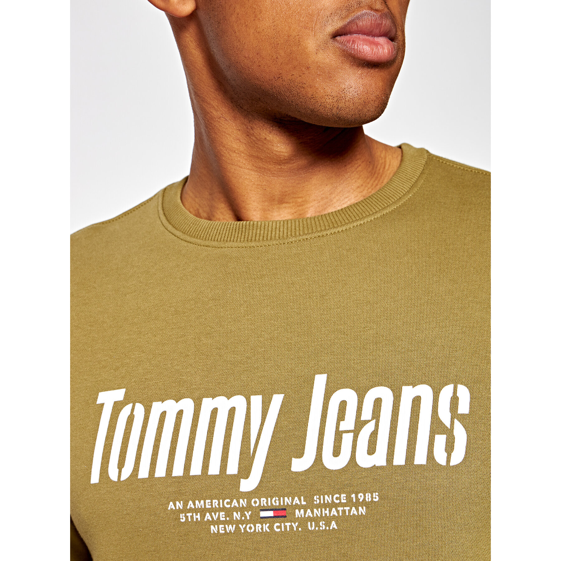 Tommy Jeans Mikina Tjm Essentiale Graphic Crew DM0DM07927 Zelená Regular Fit - Pepit.cz