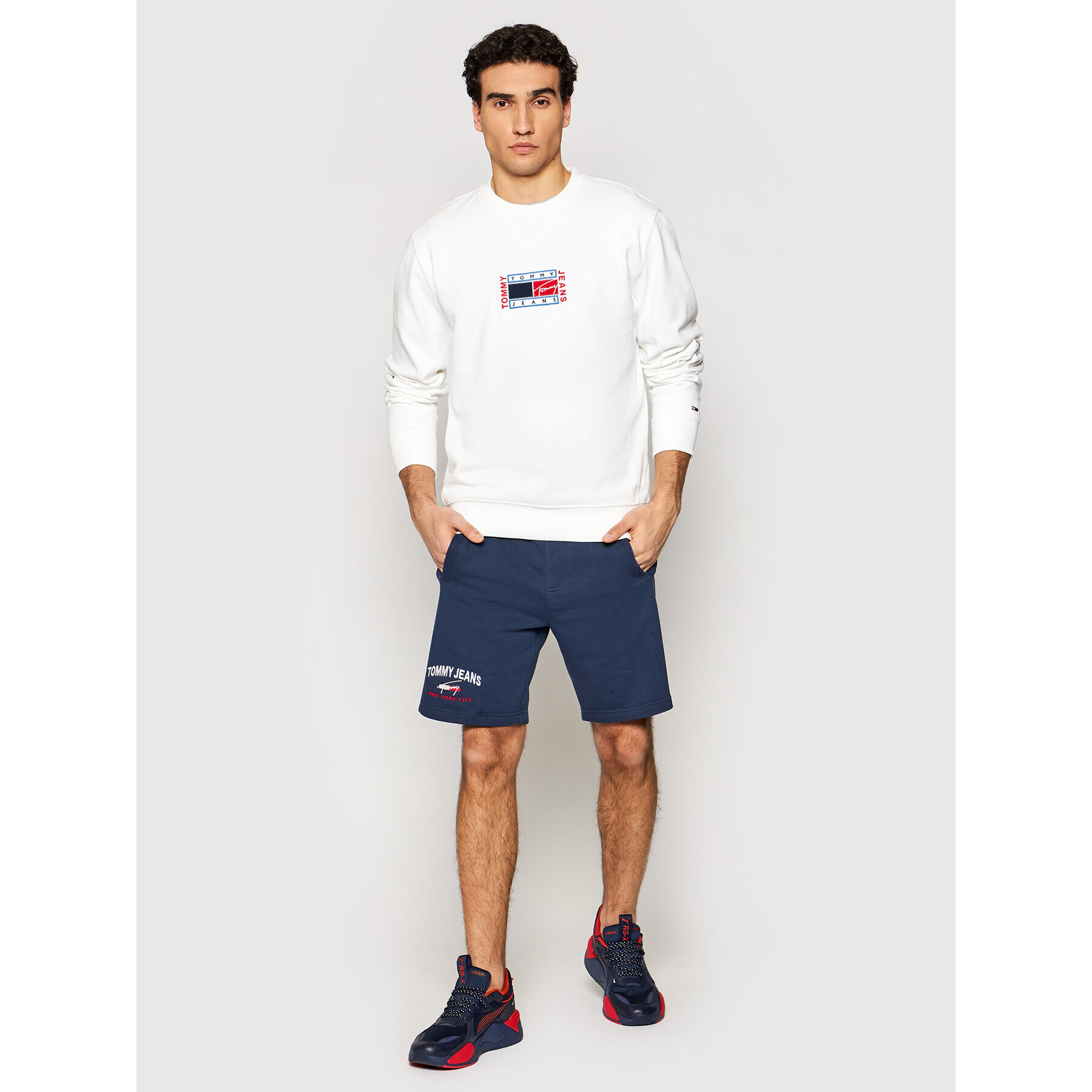 Tommy Jeans Mikina Tjm Timeless DM0DM10635 Bílá Regular Fit - Pepit.cz