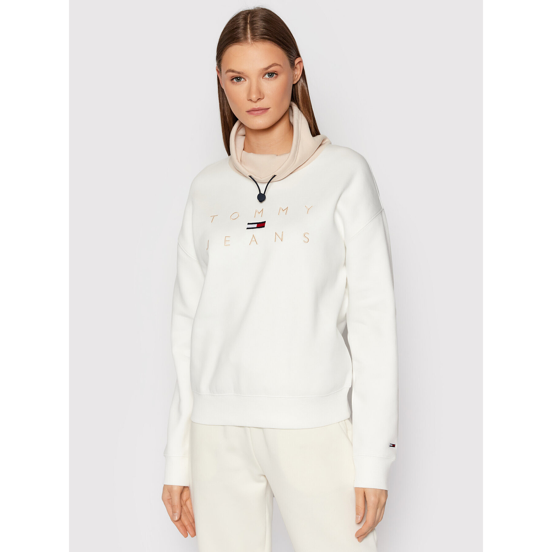 Tommy Jeans Mikina Tjw Bxy Logo 3 Funnel Neck DW0DW11191 Bílá Boxy Fit - Pepit.cz