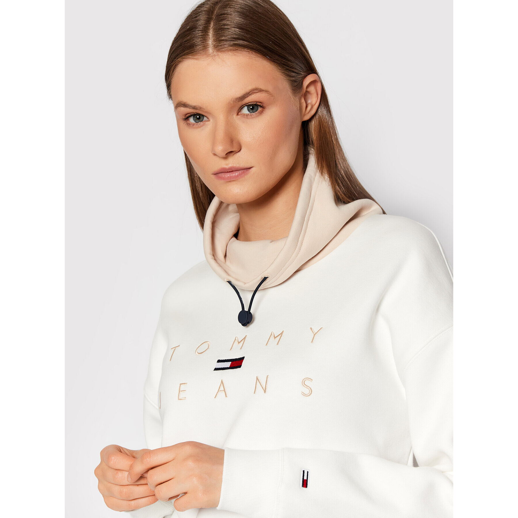 Tommy Jeans Mikina Tjw Bxy Logo 3 Funnel Neck DW0DW11191 Bílá Boxy Fit - Pepit.cz