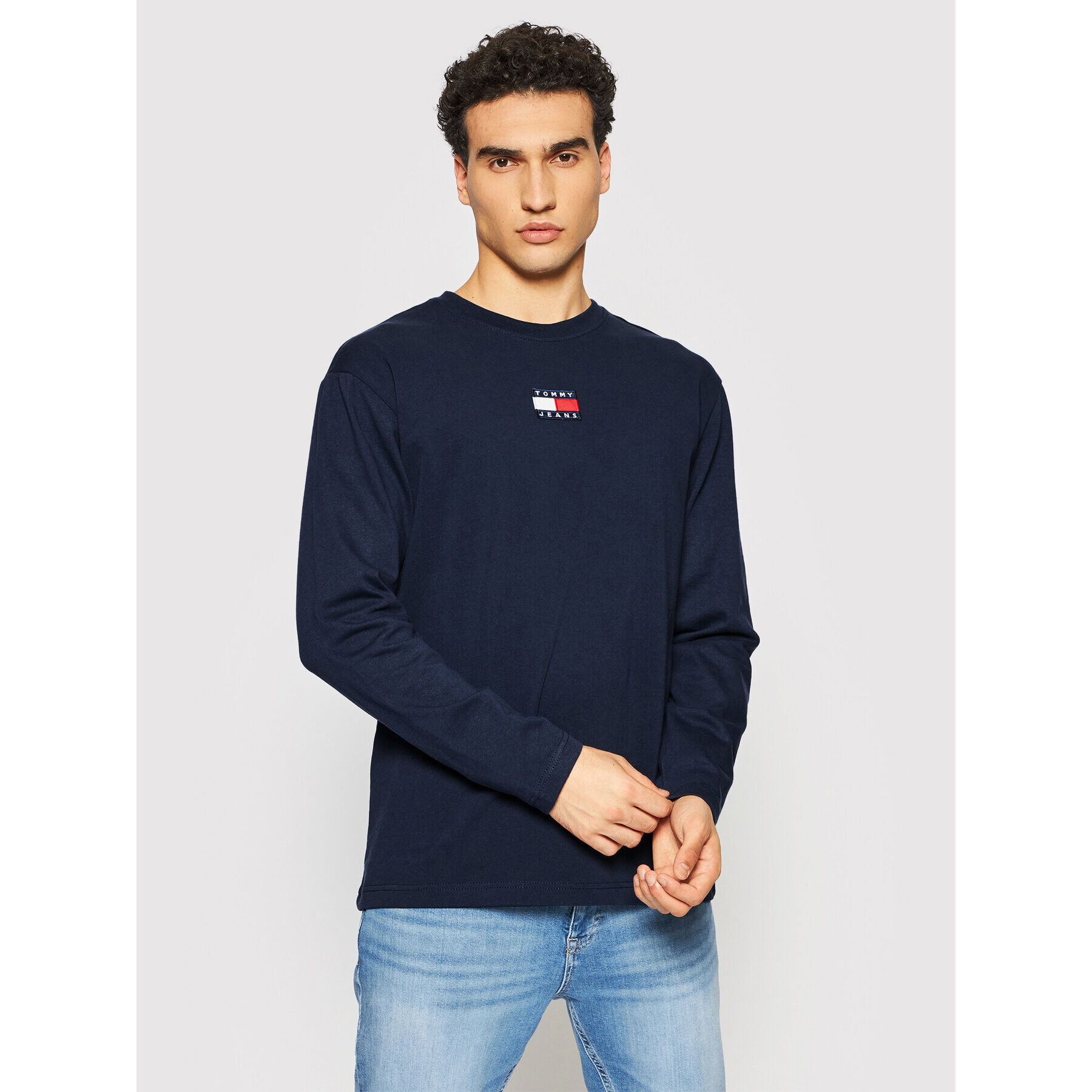 Tommy Jeans Mikina Tommy Badge DM0DM10932 Tmavomodrá Loose Fit - Pepit.cz